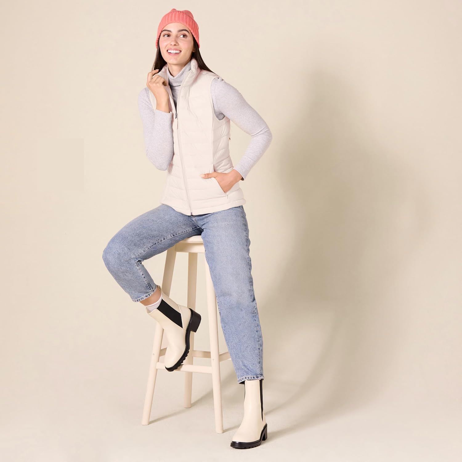 Amazon Essentials Women's Lightweight Water-Resistant Packable Puffer - Image 5