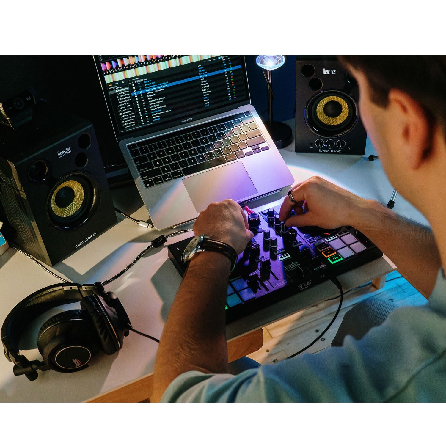 Hercules Inpulse 200 MK3 DJ-Controller mit Laptop Stativ Schwarz