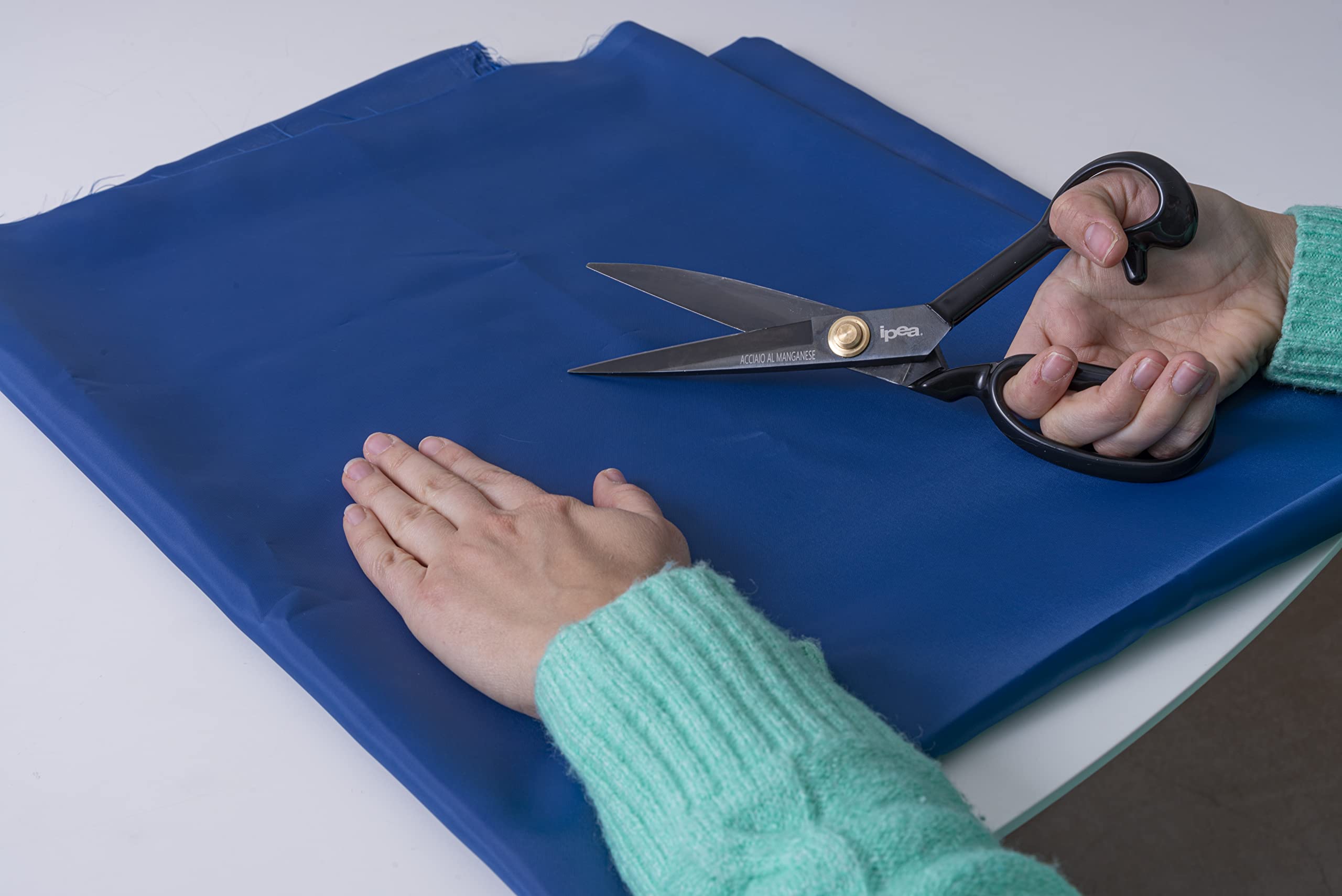 IPEA Tessuto Fodera Blu Royale - 200 cm x 150 cm - Made in Italy - Tessuto al Metro per Cucito, Abbigliamento, Fodere, Giacche, Pantaloni, Gonne, Arredamento, Cuscini - Stoffa per Cucire e Foderare