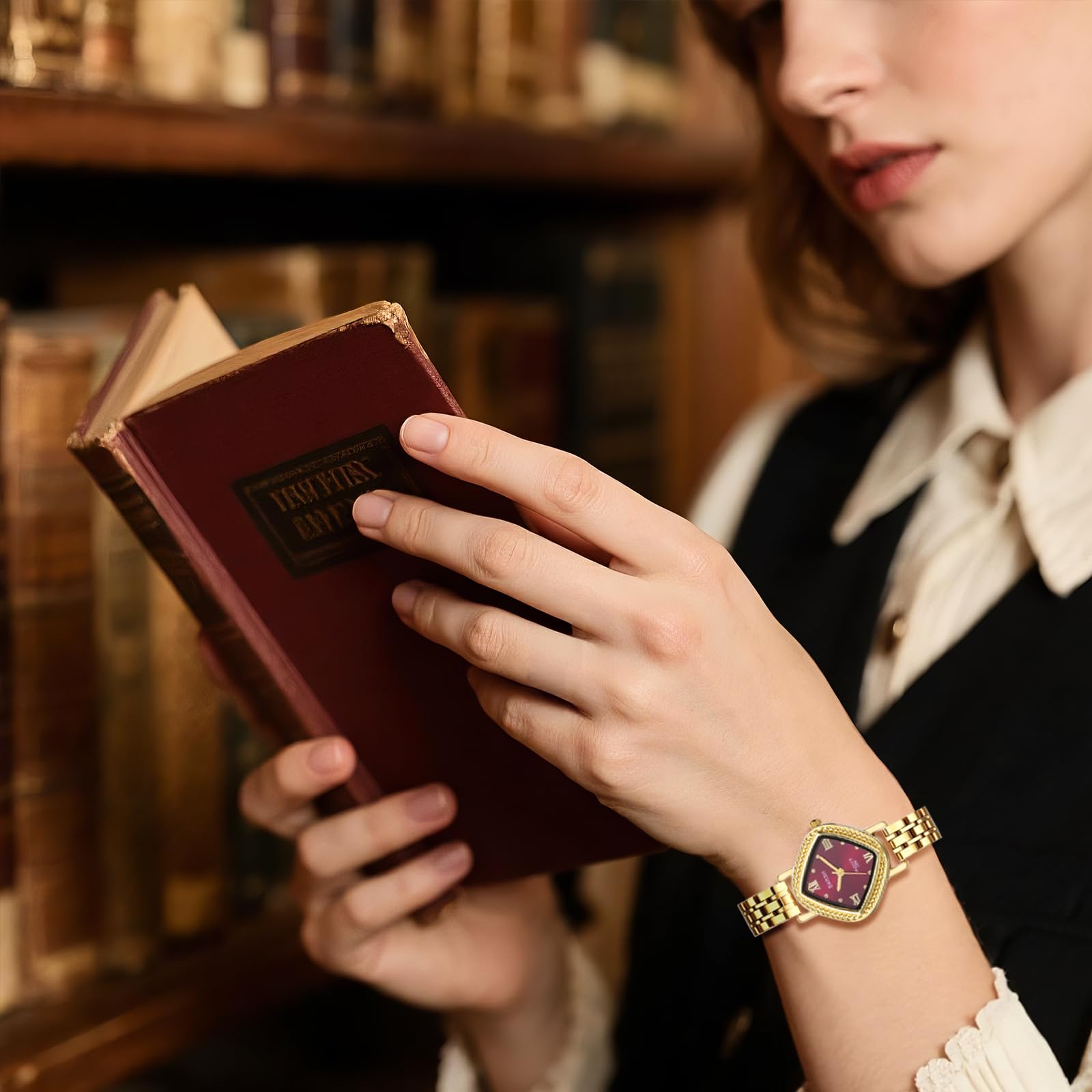 JewelryWe Reloj de pulsera gruesa para mujer: reloj de pulsera abierta de acero inoxidable en tono dorado, esfera analógica de cuarzo fácil de leer con números romanos con detalles de circonita cúbica
