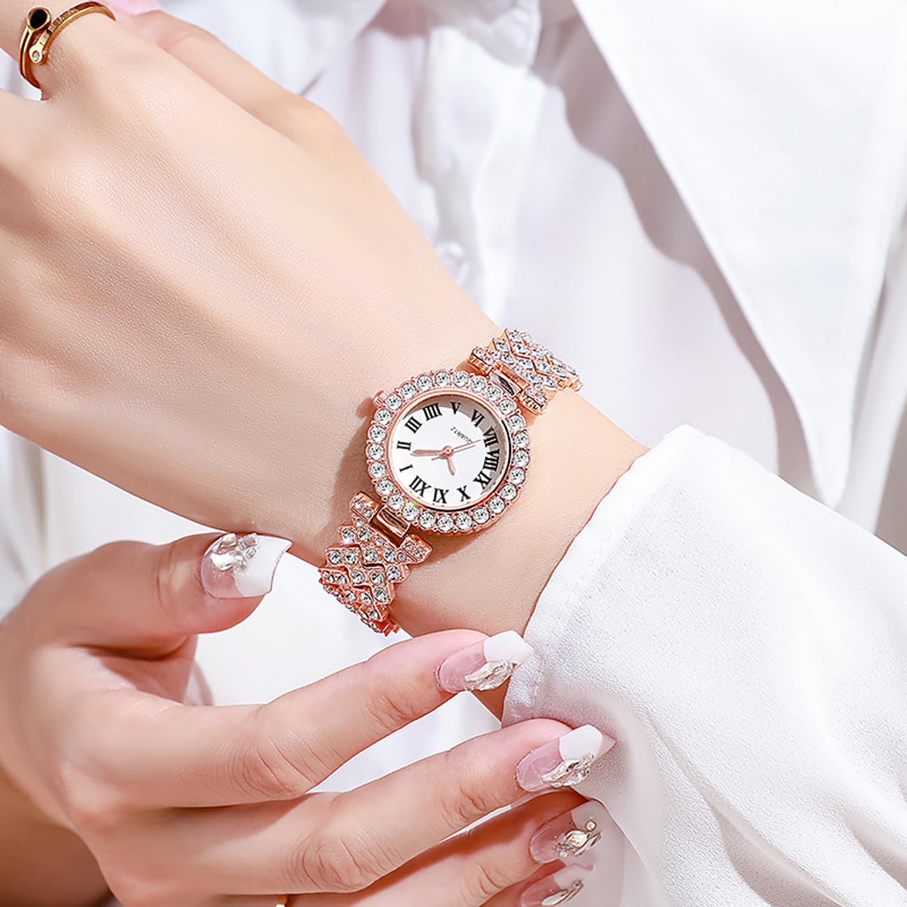Damski elegancki zegarek kwarcowy z małą tarczą z diamentową bransoletką zestaw zegarków na rękę