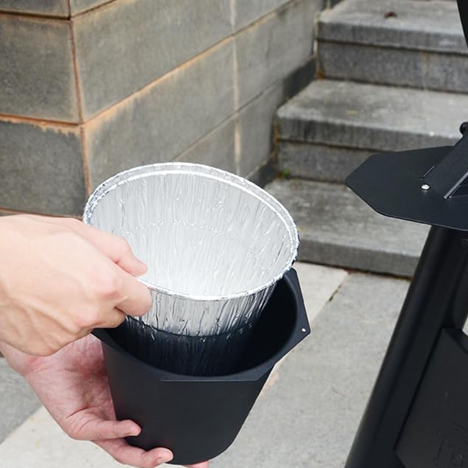 Pojemnik na Tłuszcz Wędzarniczy, Pojemnik Tłuszcz Ociekowy z pokrywką i 12 Wkładkami z Folii Aluminiowej, Wiadro Wędzarnicze na Pellet do Wędzarni Pellet Wiadra Ociekowe
