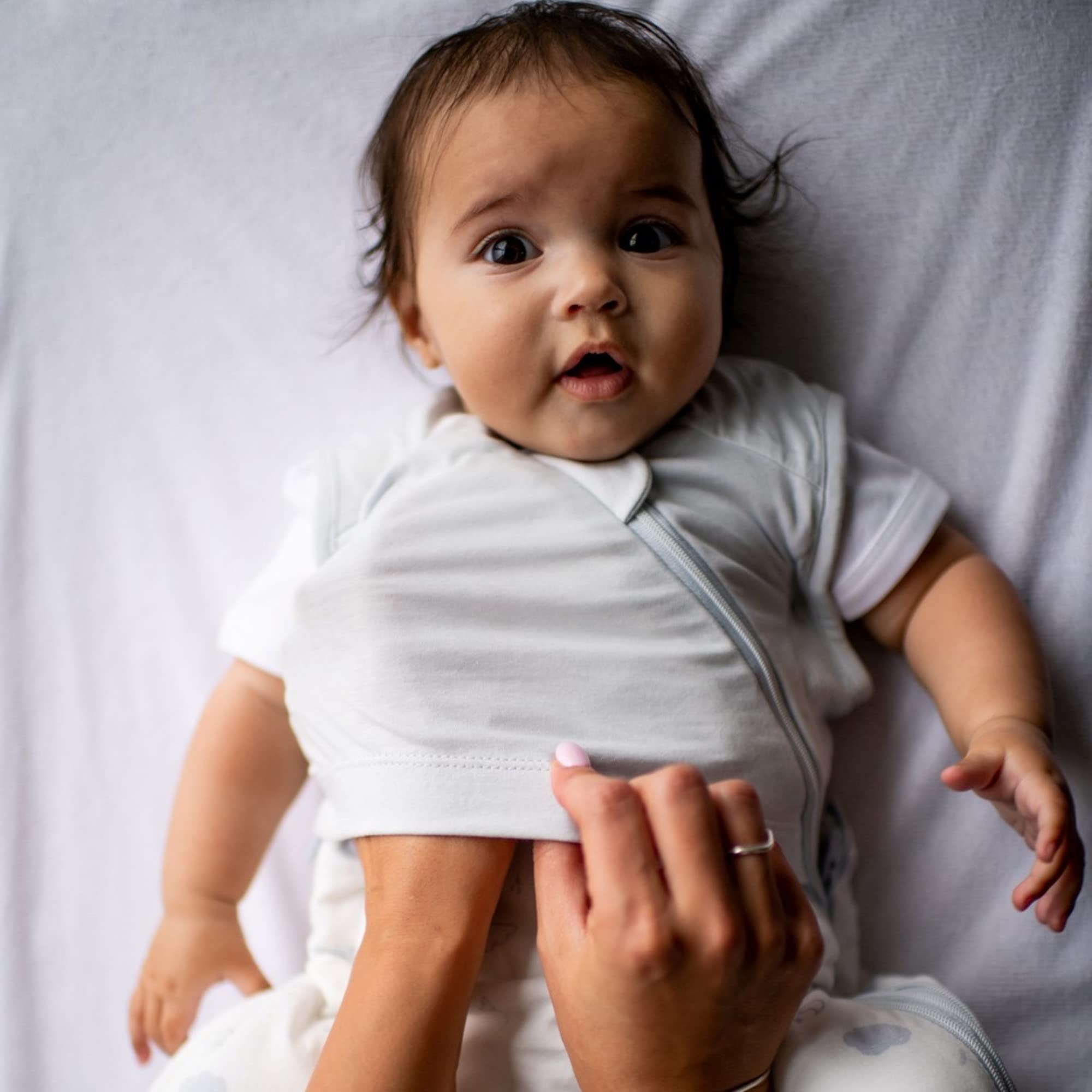 Tommee Tippee Śpiwór całoroczny dla niemowląt, 18-36 m, oryginalny worek na głowę, opracowany przez naukowców zajmujących się snem, Dual-Tog, zdrowy dla bioder, miękki dżersej bogaty w bawełnę i