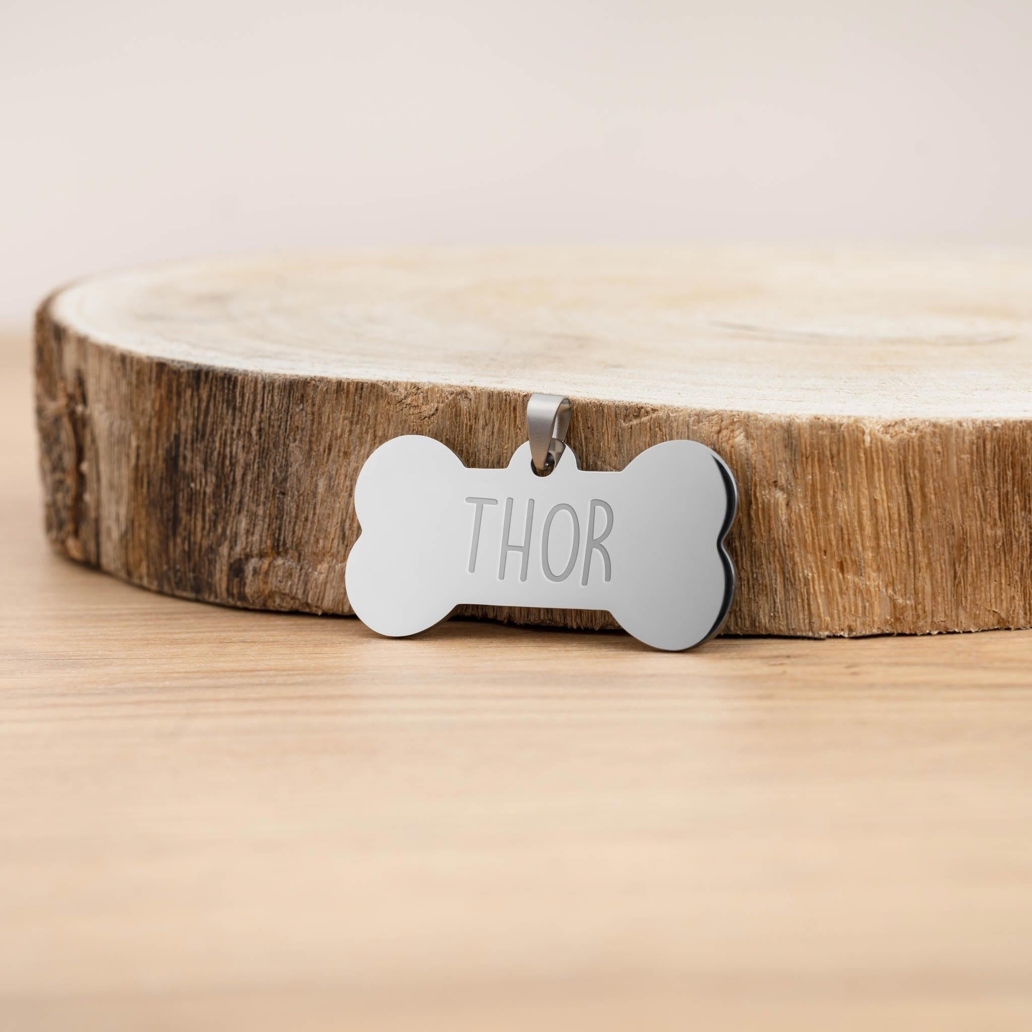 Wanapix | Chapa para Perro Personalizada 2 Caras | Placa/Etiqueta Identificativa con Nombre y Teléfono | Acero Inoxidable Grabado | Medalla Hueso Mascotas | 4,9x2,7 cm