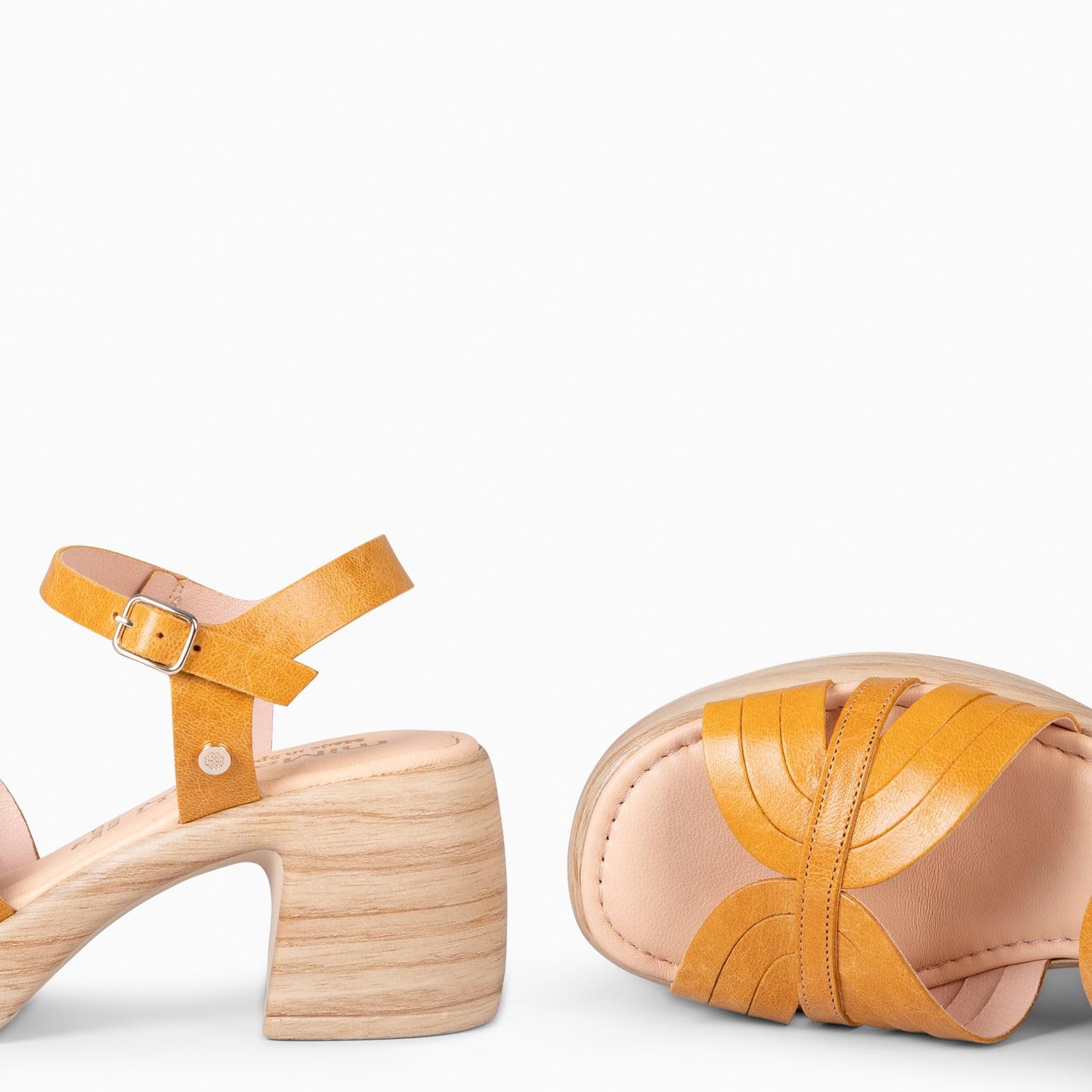 miMaO. Sandalias con plataforma y plantilla acolchada. Hecho en España