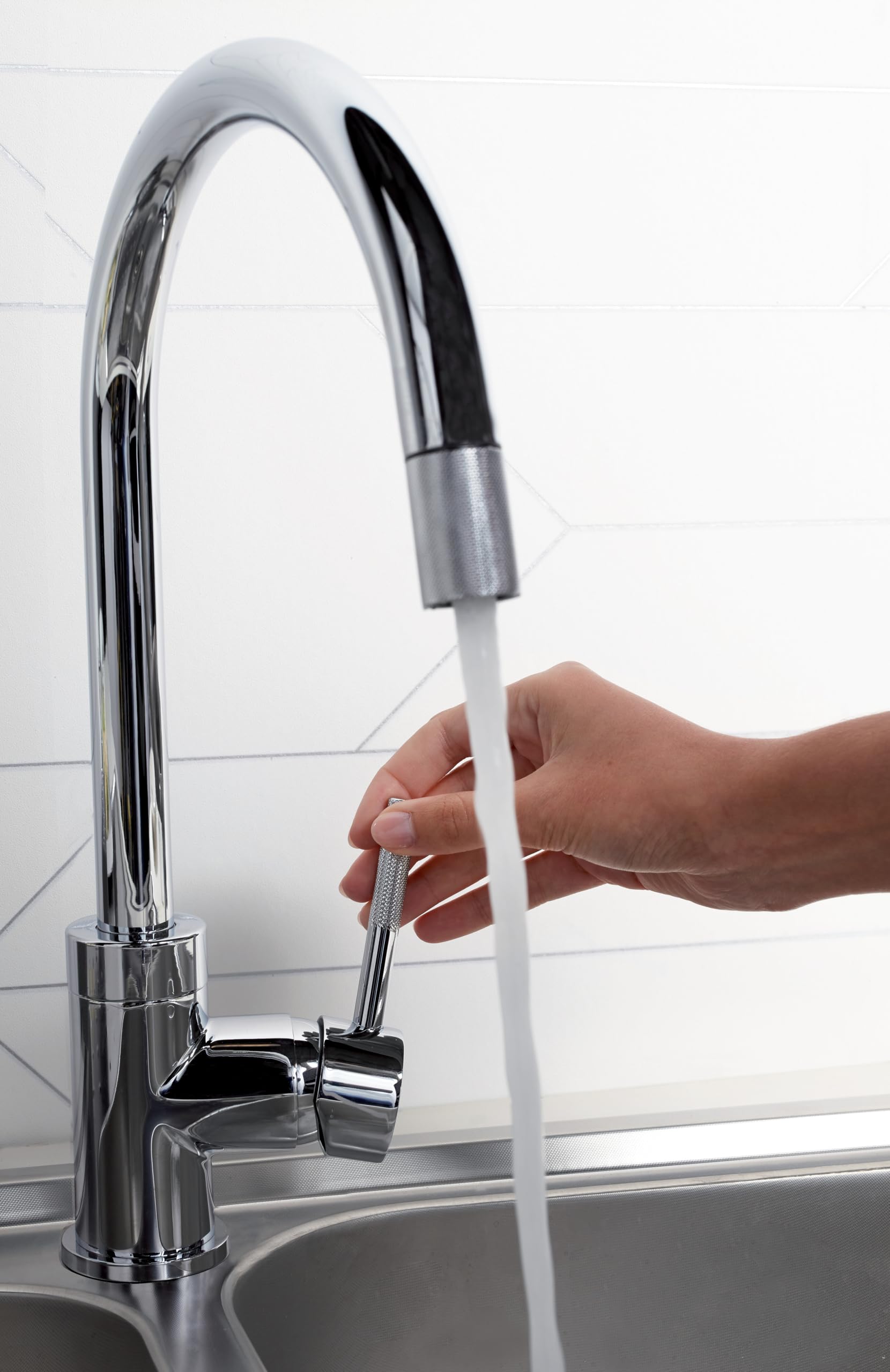 Grifo de cocina con ducha extraíble Caño giratorio 360 grados Ahorro de agua y energía Maneta moleteada para agarre perfecto JACOB DELAFON EDGAR E23309-CP
