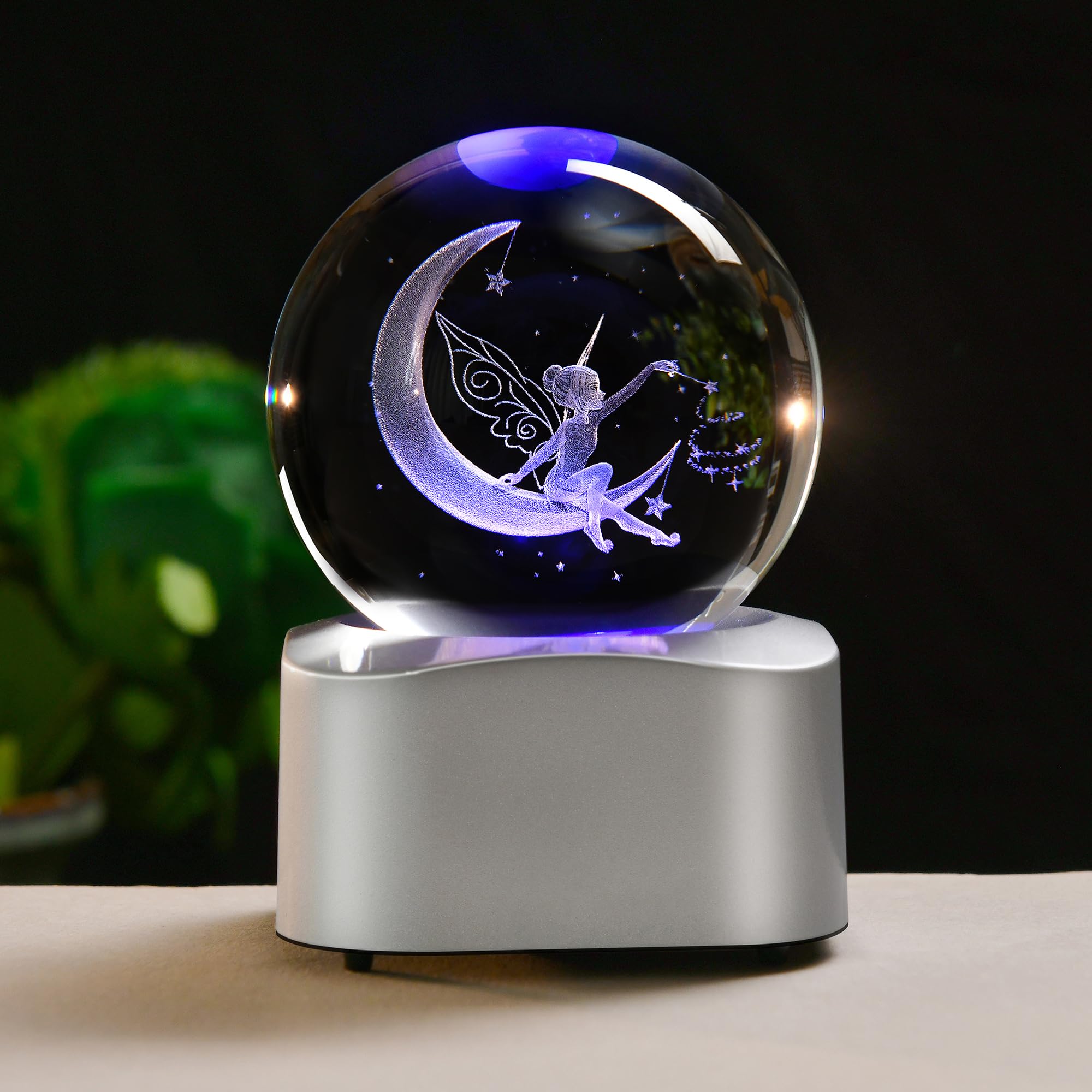 Boule de cristal féérique 3D rotative IFOLAINA en verre gravé