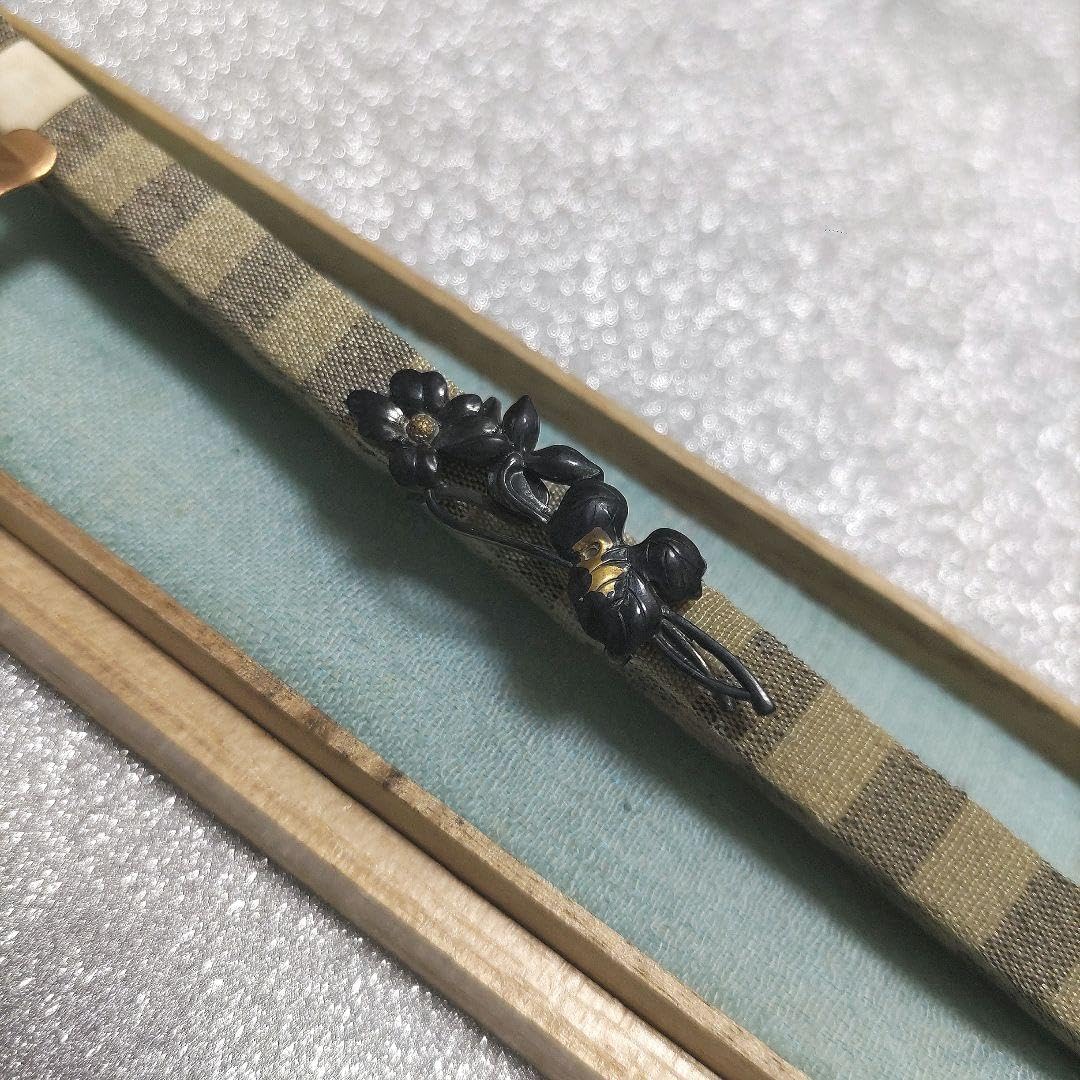 寿勝作 銀製牡丹図帯留 裏四分一金銀象嵌 約42g 寿勝作銀製牡丹図帯留