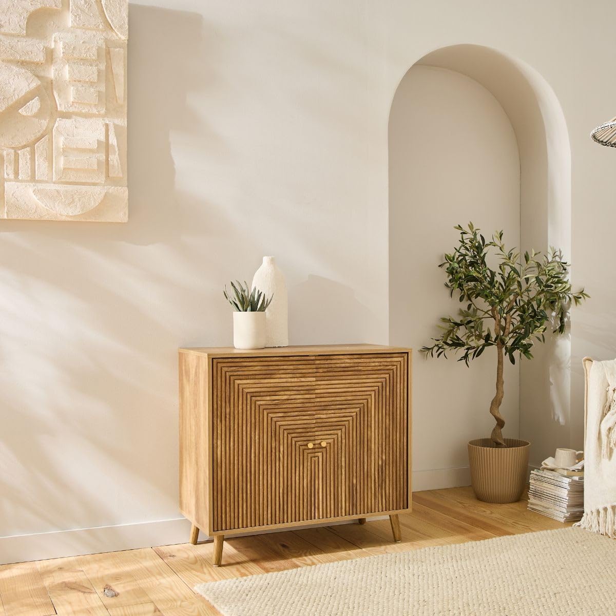 Calicosy Anrichte mit 2 Türen in L-Optik – goldene Knöpfe und Füße aus Holz, Eichendekor – Kollektion Eden – Aufbewahrungsmöbel – Wohnzimmer, Esszimmer – L 80 x T 39 x H 75 cm