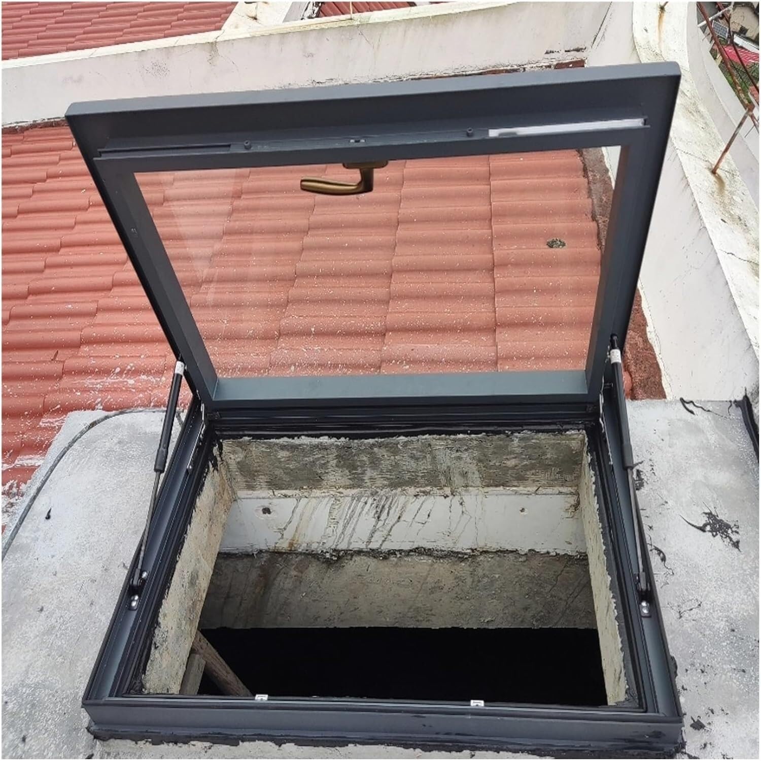 VUIKLCty Attic Roof Hatch, Double-layer Tempered Glass, Basement/sunroom/rainproof Exit Window Manhole Cover(94 * 94cm)