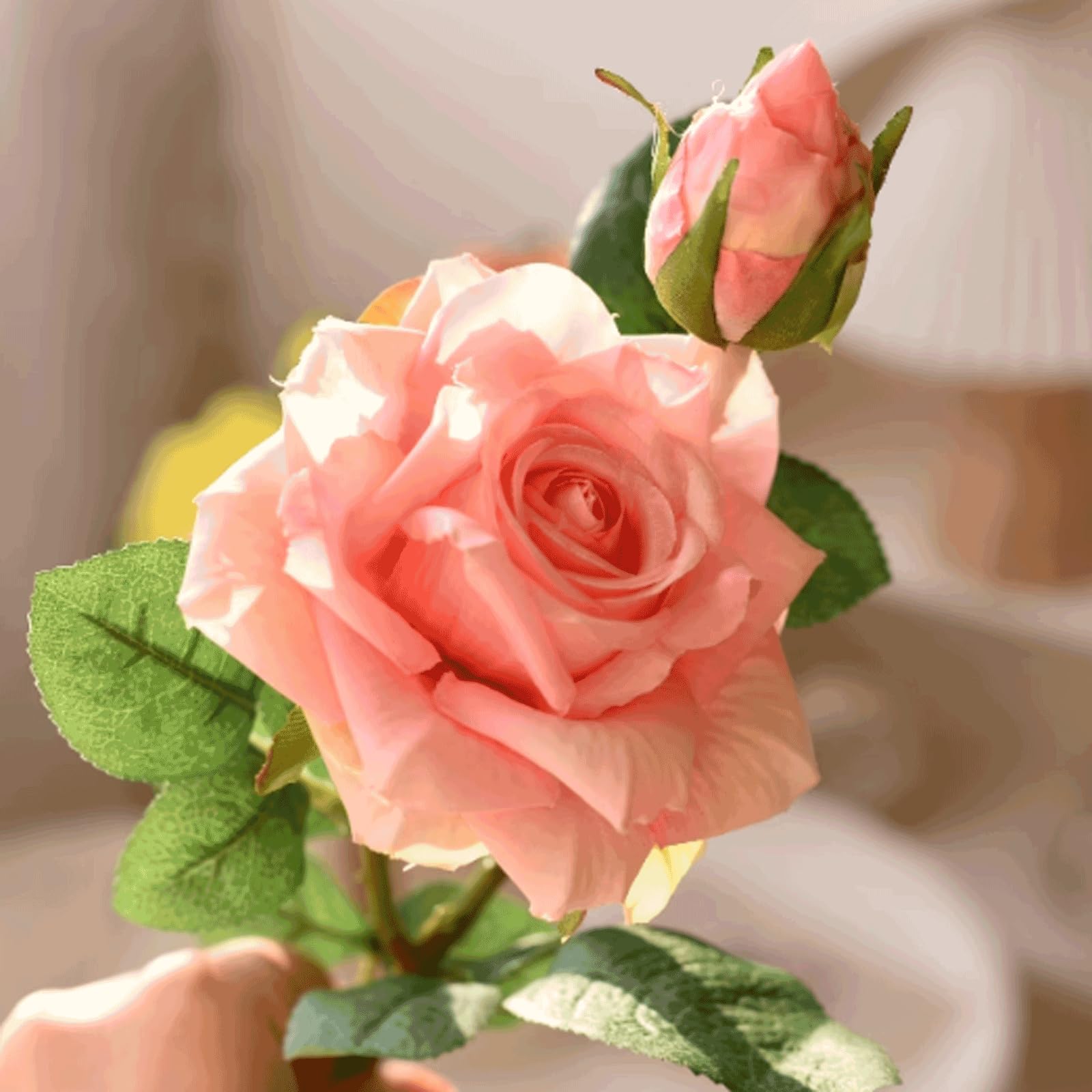 Realistico 2 Pezzi di Seta Rose Artificiali Fiori con Vaso in Ceramica sfumatura Finta Filler da Matrimoni Fiori Piccoli Fiori Finti pianta pianta Bellissimo