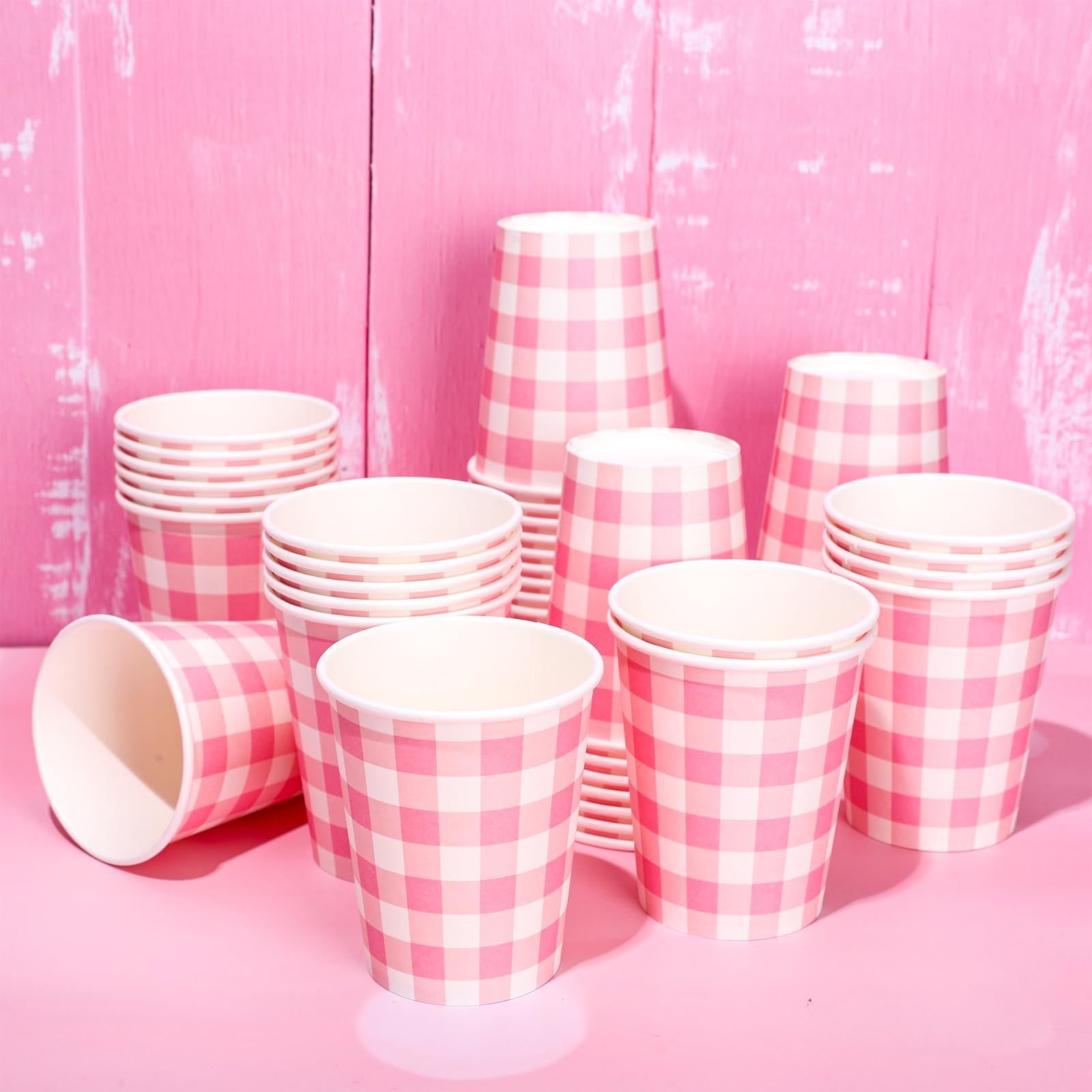 Gobelets en carton jetables de Saint-Valentin pour célébrer l'amour en rose