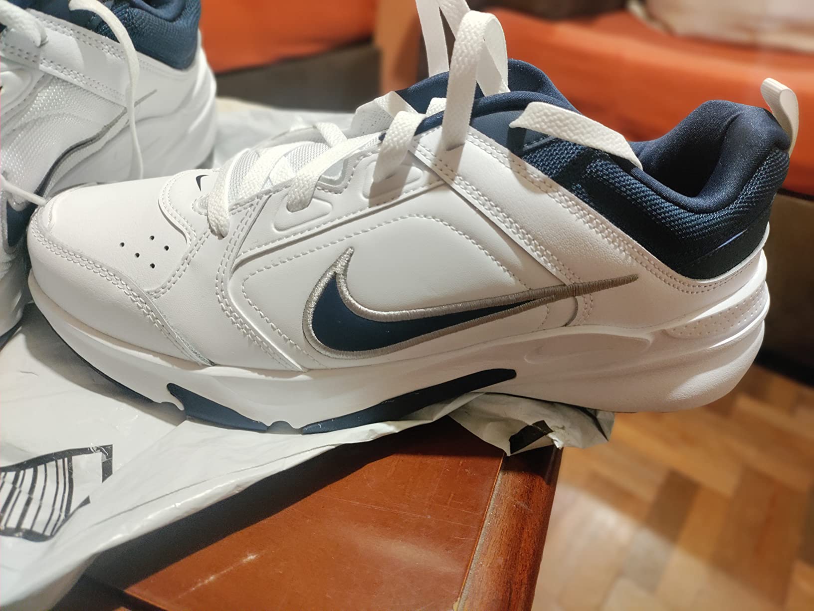 mens walking boots nike