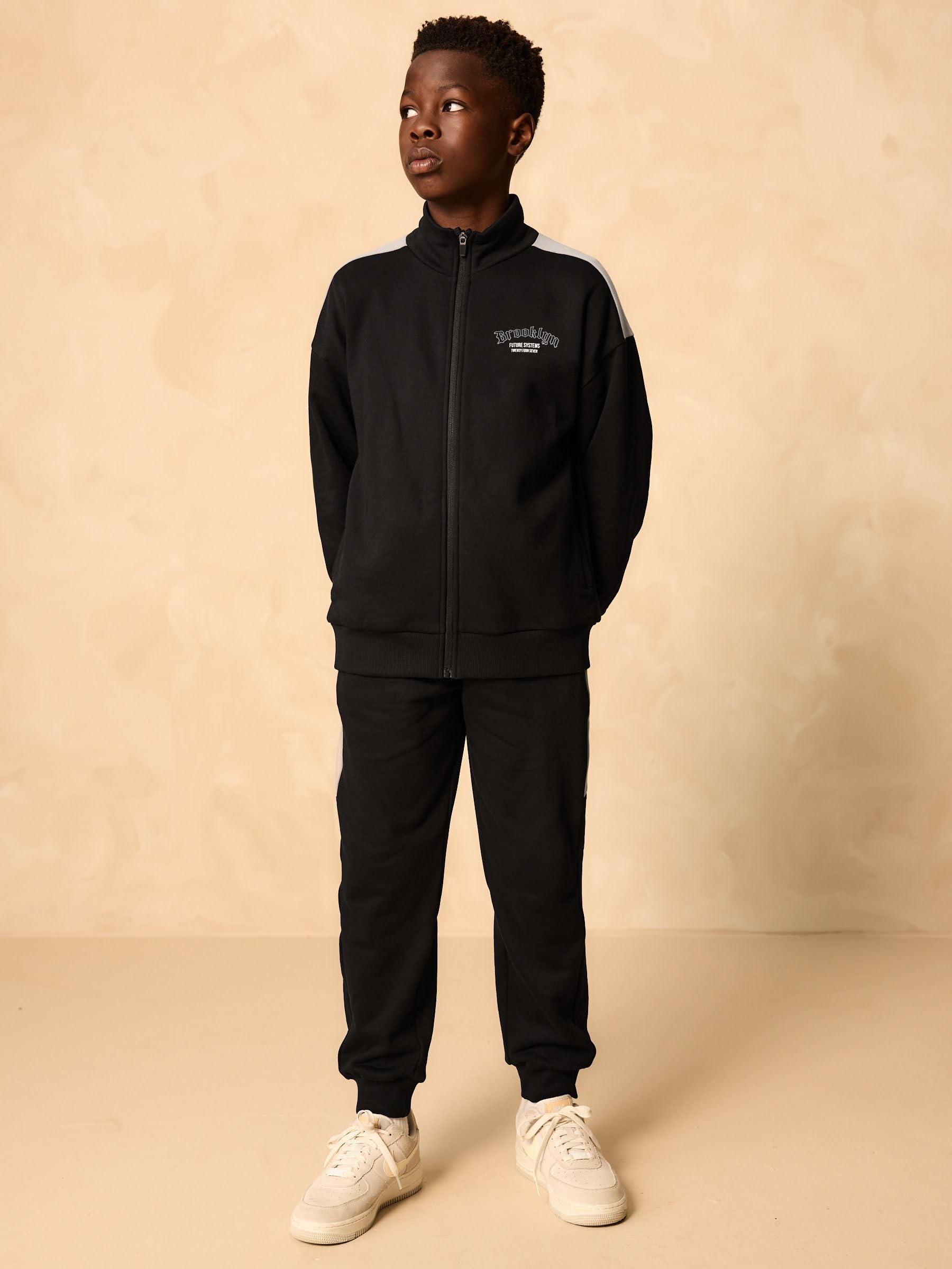 NEXT Niños Conjunto de sudadera con cremallera y cuello alzado y pantalones de chándal