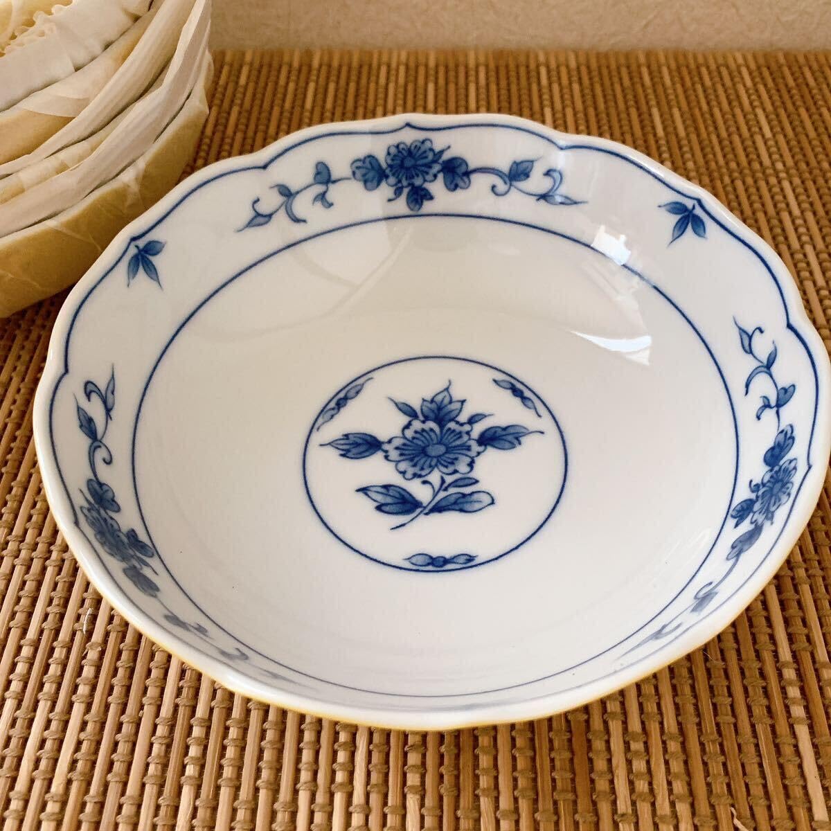 たち吉　橘吉　花柄陶器皿5枚セット 中皿　高級食器 Amazon | 和食器 たち吉橘吉 染花小皿 取皿5枚 | ノーブランド品