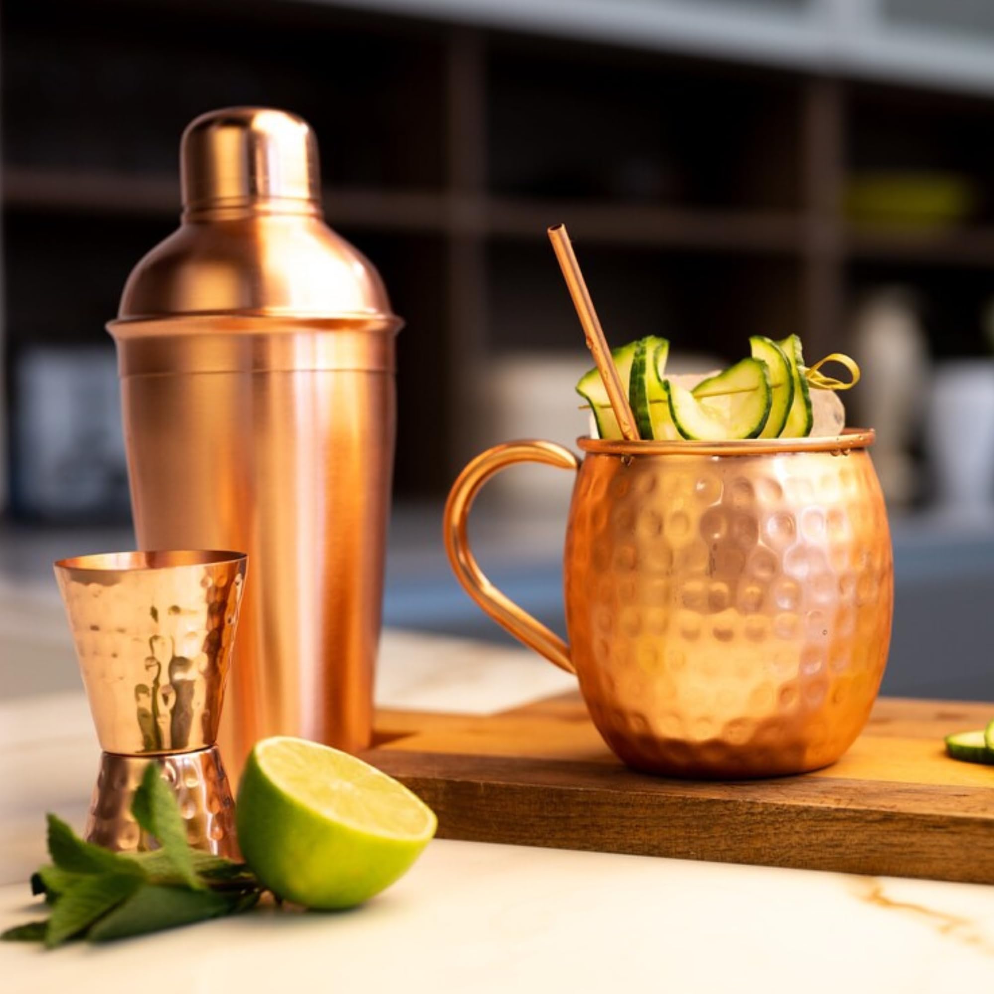 Specter & Cup Lion - Premium Moscow Mule Kupferbecher-Set 500ml, 4er-Set + Zubehör, Verpackt in Edlen Schwarzen Premiumbox, 100% Handgefertigte Becher