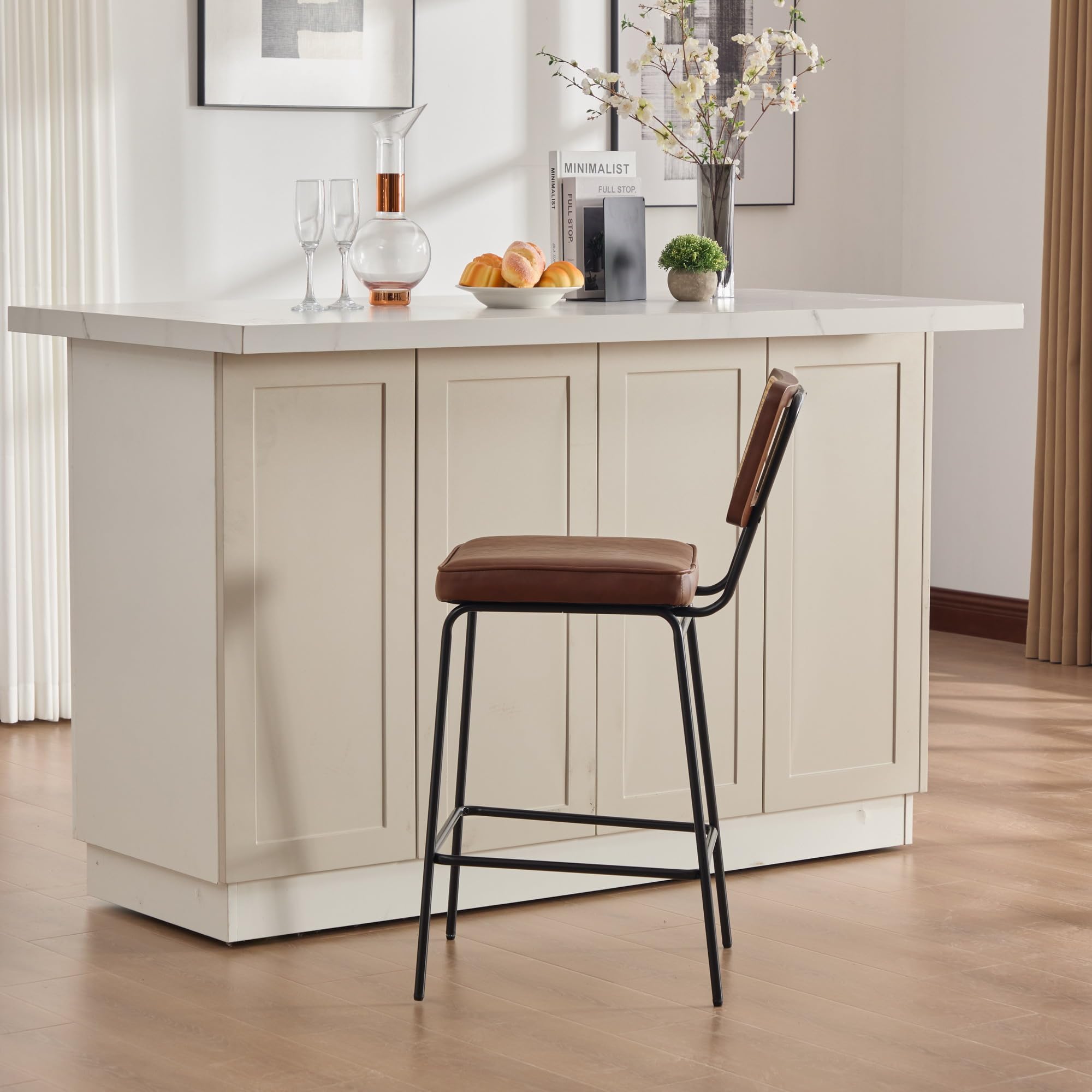 Moderno taburete de bar en diseño brillante, 2 sillas por paquete, acolchado de piel sintética en estilo vintage, diseño sin reposabrazos, respaldo con marco de madera y aspecto de ratán, patas de
