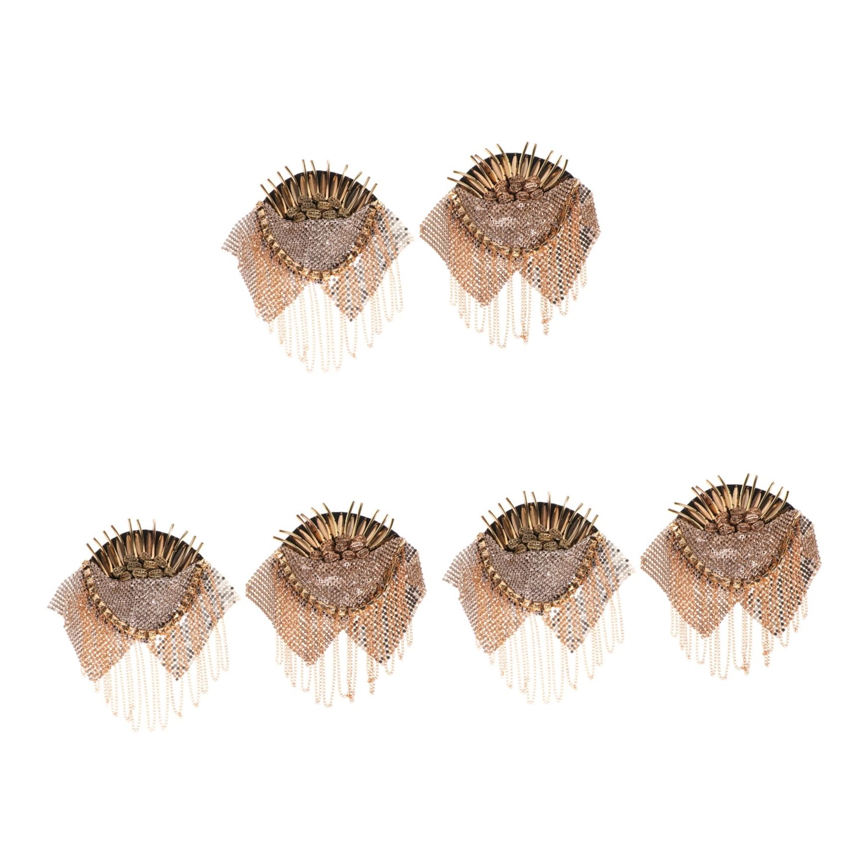 Épaulières à pompon d'exception et rivets métalliques pour une finition haute couture