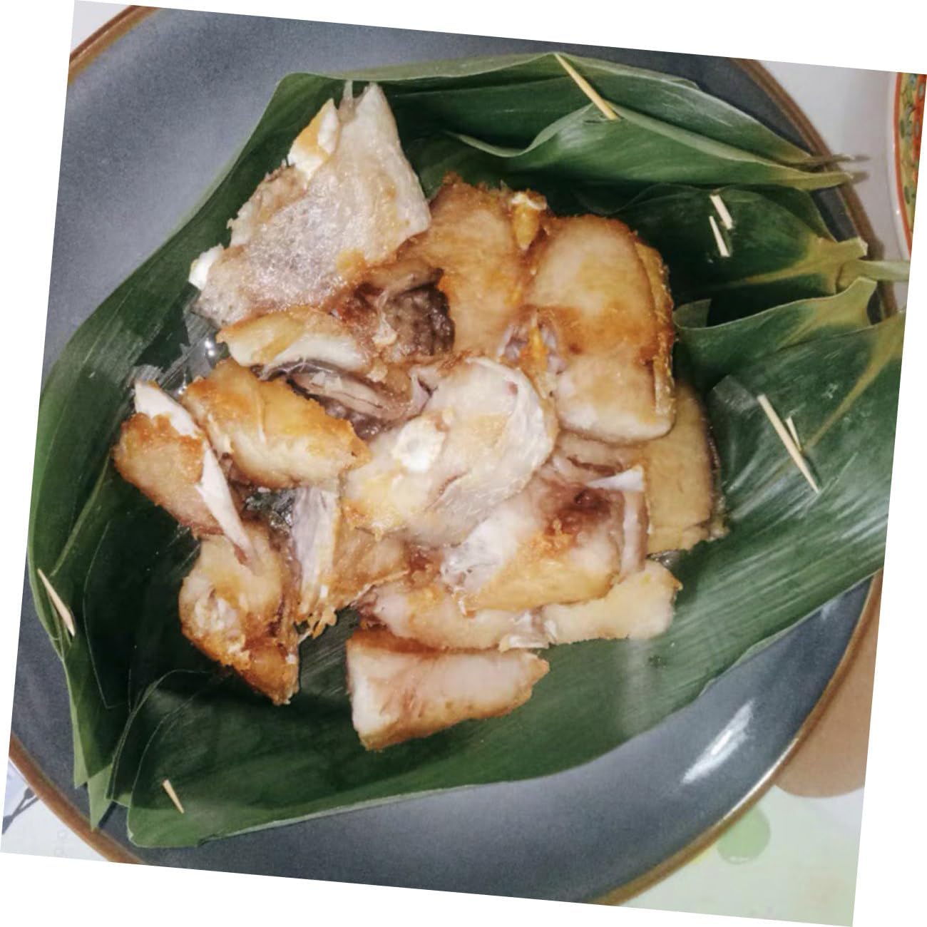 ULTECHNOVO 50pcs Bamboo Leaves for Japanese Sushi Decoration Grass Sushi Serving Bamboo Leaves Decorative Japanese Tableware