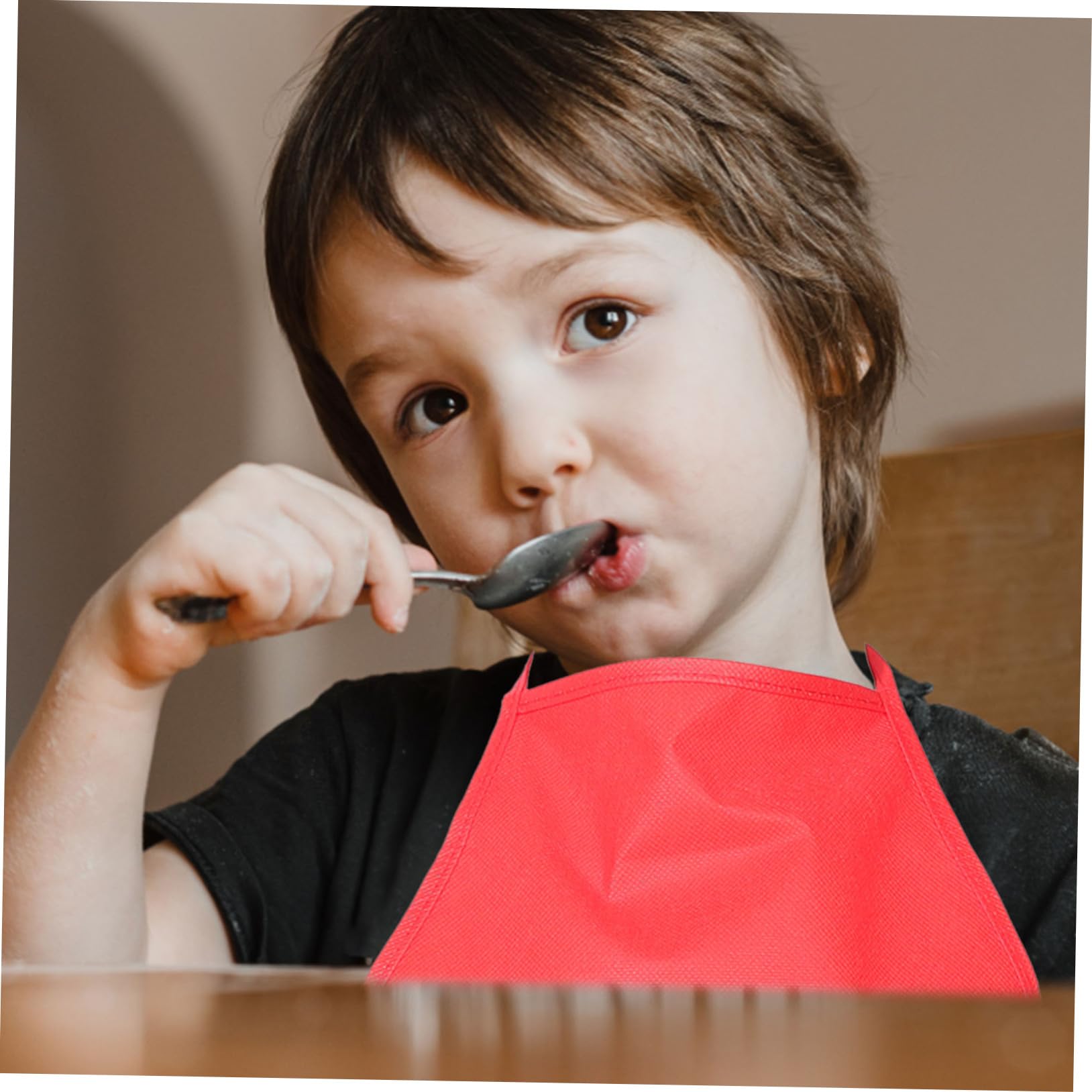 Malerschürze für Kinder aus Vliesstoff 24 Stück 33x48 Cm | Einweg Künstlerschürzen, Leicht zu Reinigen, Lange Taillenbänder, für Malen und Kochen
