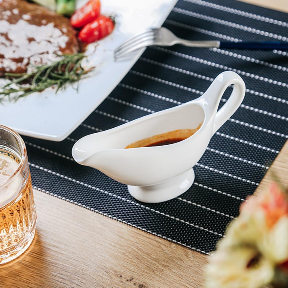 HOLIDYOYO 1pc Sauce Hopper Creamer Pitcher Honey Pitcher Gravy Jug Gravy Boat with Saucer Mini Gravy Boat Gravy Sauce Container Syrup Gravy Boat for Salad Dressings Boats Dish Ceramics White