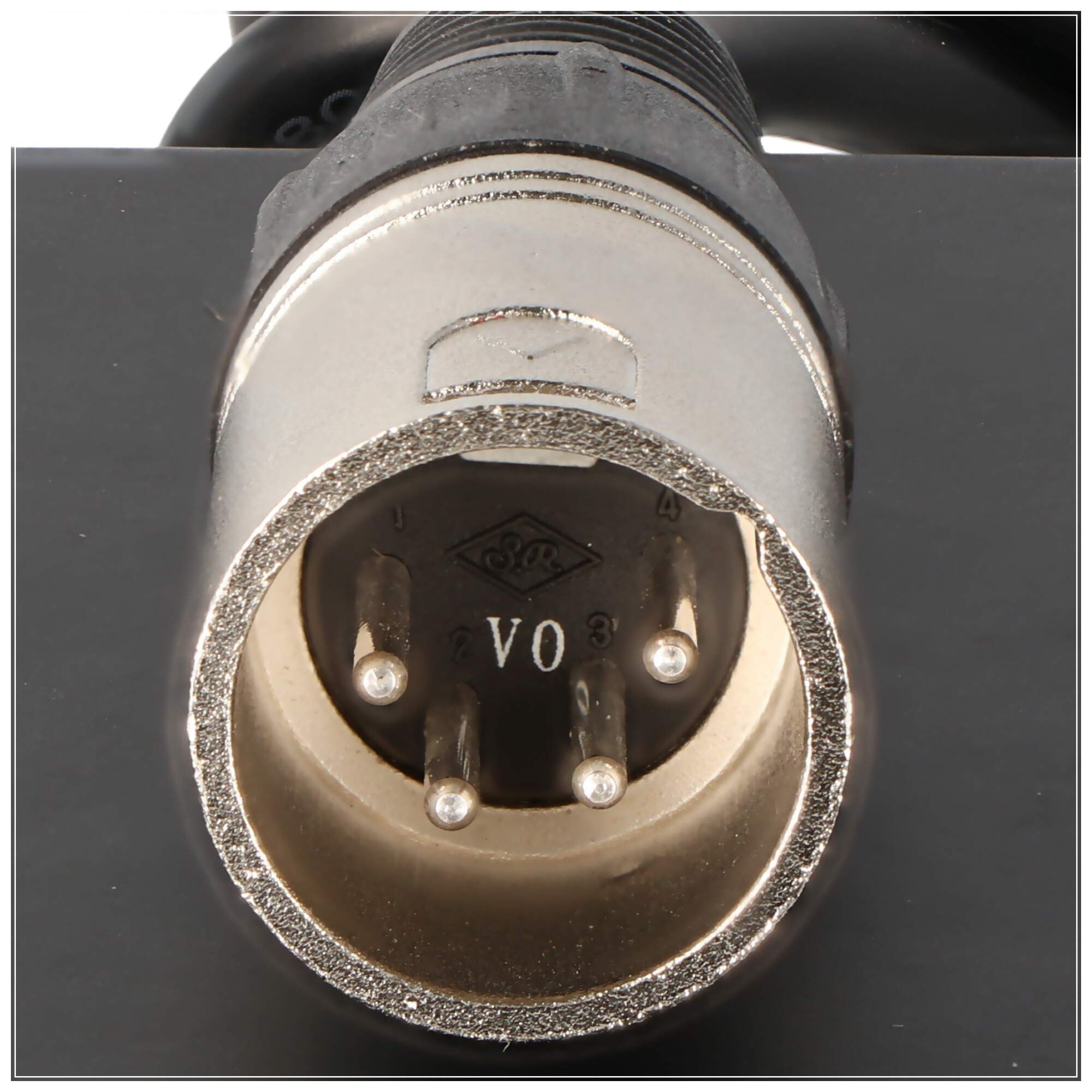 Chargeur 6A pour batterie de vélo électrique 36V Le chargeur silencieux 6A 36V avec un poids de seulement 630 grammes, sans ventilateur.