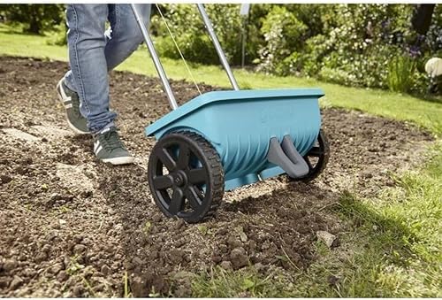 Miniatura 9 de Gardena Esparcidor L Esparcidor universal para entrega de fertilizantes, semillas y sal, 17.7 in de ancho de extensión, para aproximadamente 1,312.3