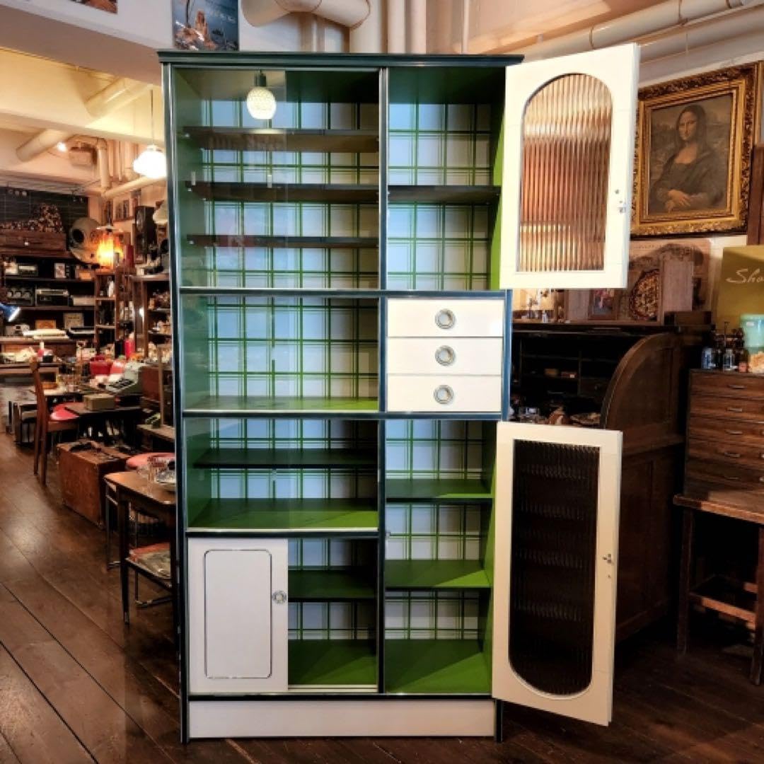 Amazon.co.jp: レトロポップなアーチ窓のガラスキャビネット : ホーム