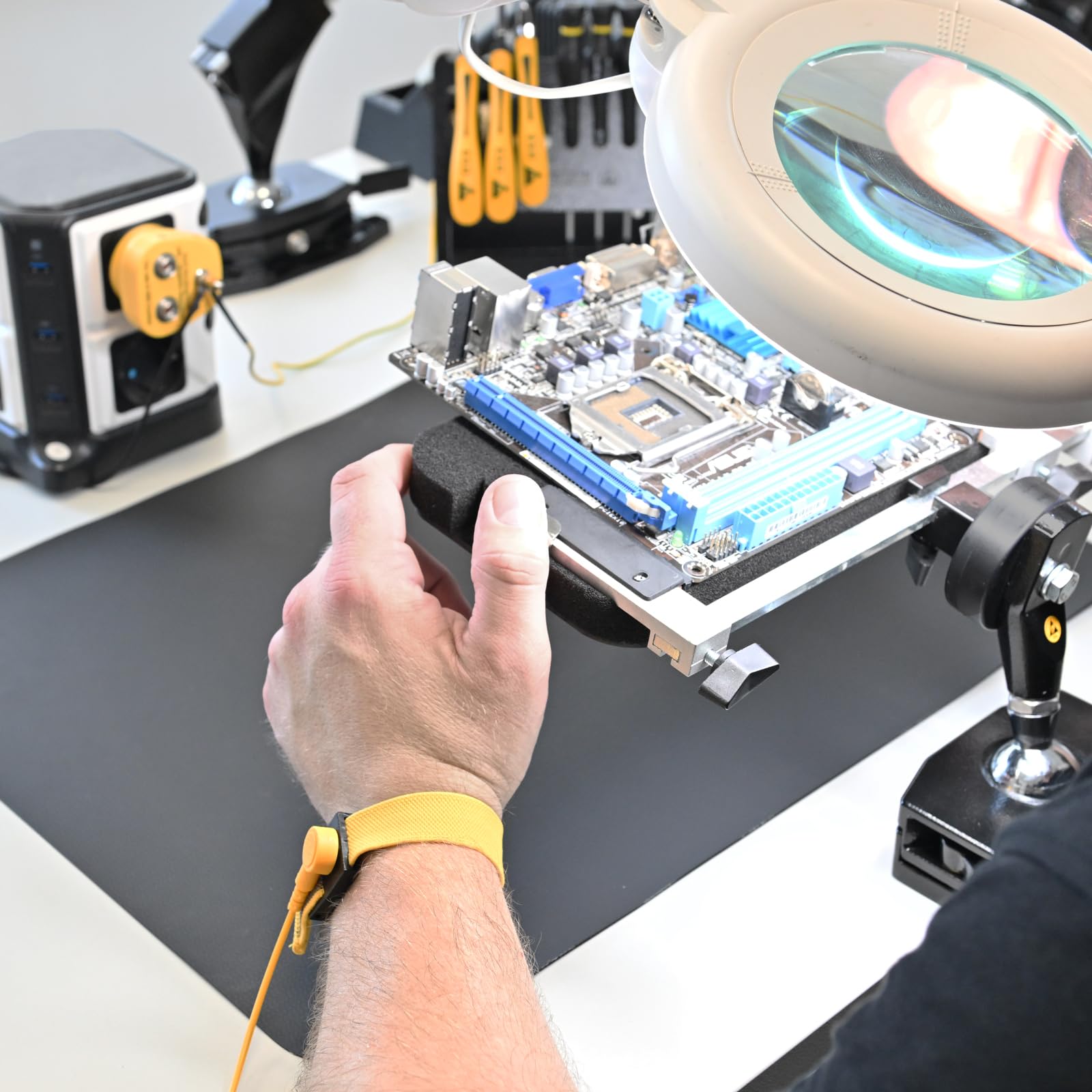 Ambre ESD Kit de manipulation 6 pièces Noir : tapis antistatique avec bracelet de mise à la terre et câble, tapis de mise à la terre pour protection électronique | Tapis ESD IEC 61340-5-1