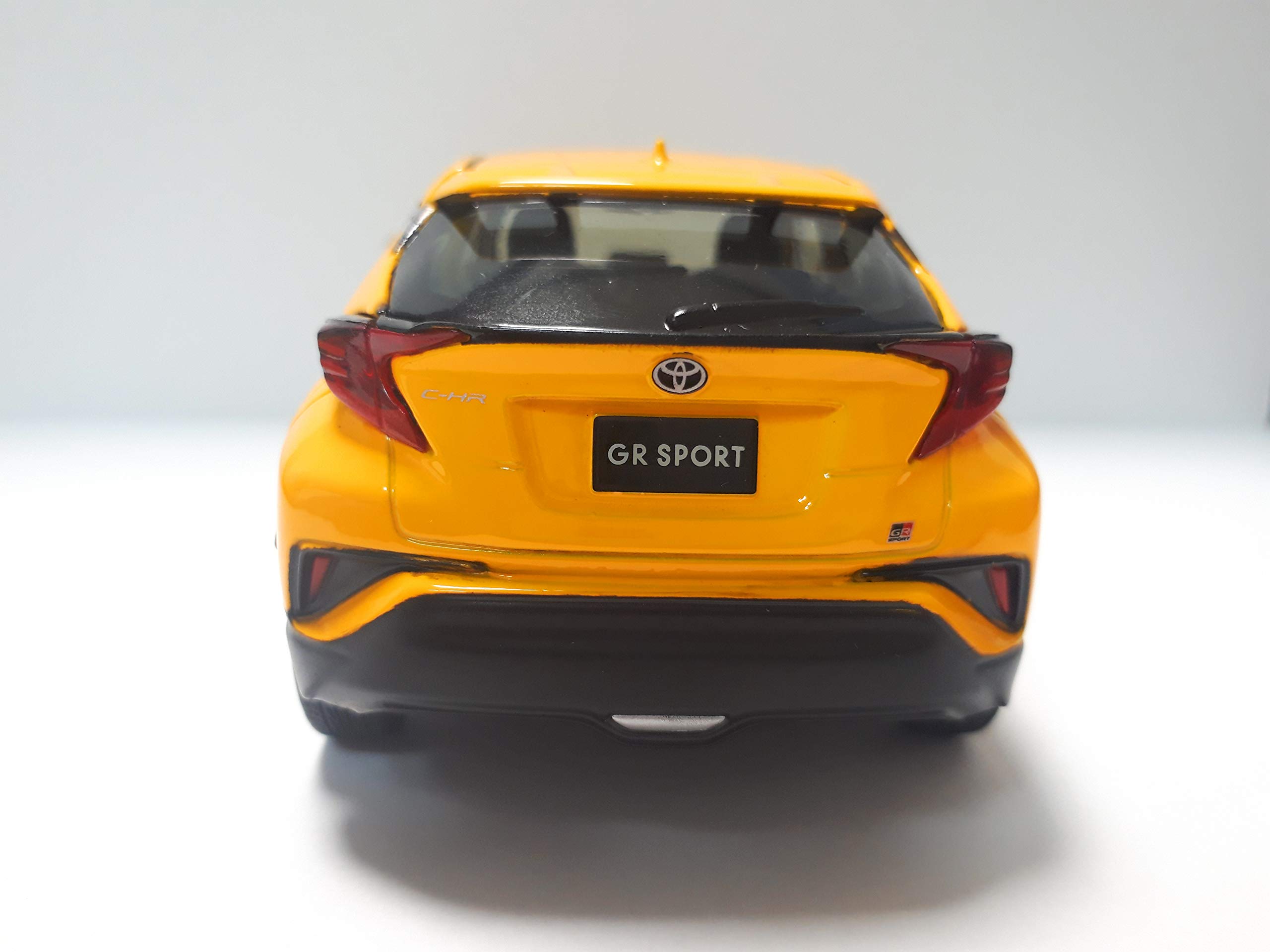 非売品30分1 トヨタ GR SPORT イエローミニカー Amazon.co.jp: 非売品 TOYOTA GRスポーツ C-HR 1/30 ミニカー 色見本