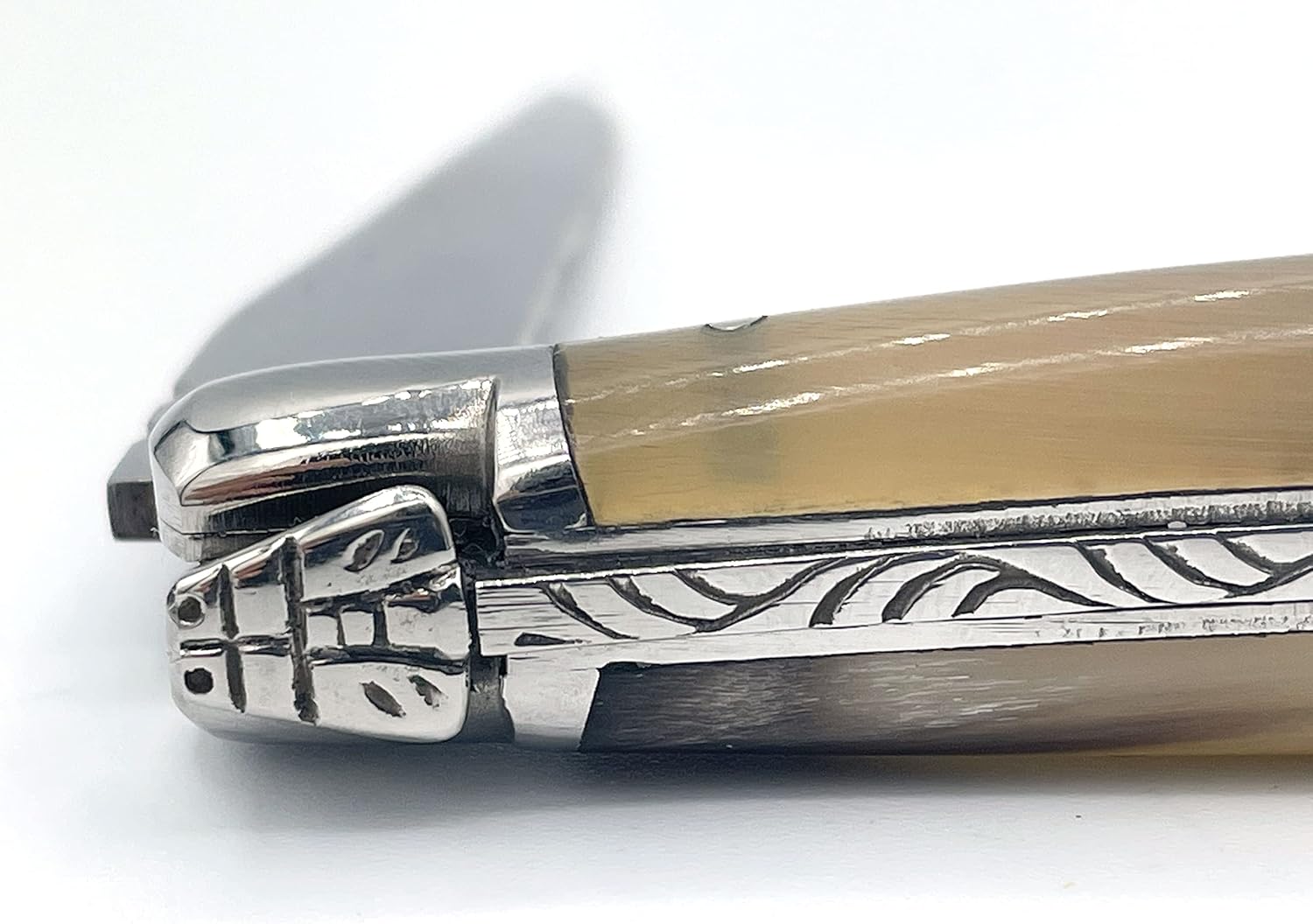 Laguiole en Aubrac Handmade Folding Pocket Knife, 3.5-in (9cm). Solid Horne Handle, Stainless Steel Shiny Bolsters