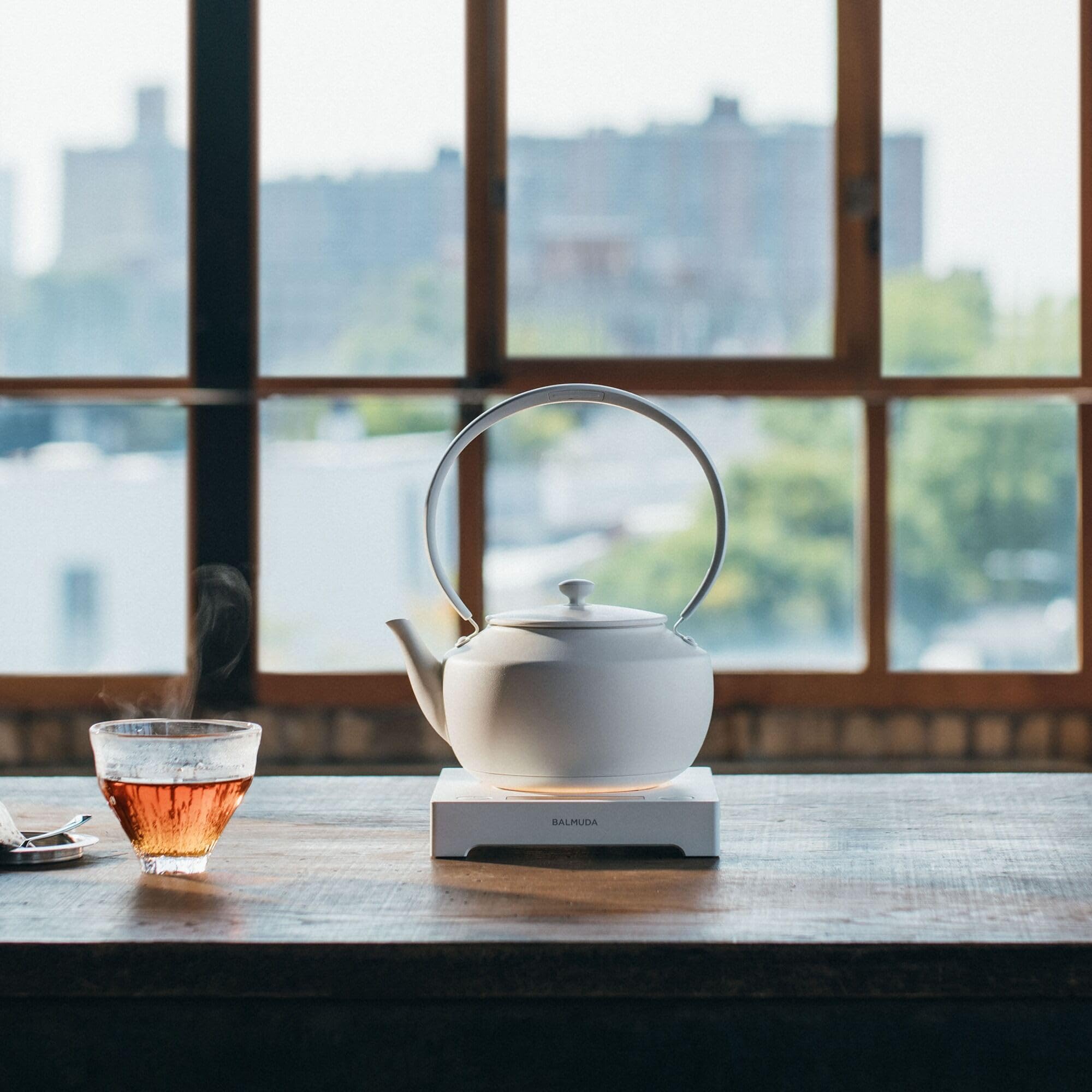 MoonKettle | Hervidor eléctrico con control de temperatura (122 °F a 212 °F) | Mantiene el calor | 30 onzas líquidas | Luz ambiental calmante y sonido | Boquilla de vertido de precisión | 4