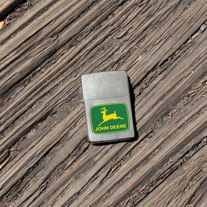 Encendedor Zippo personalizado con grabado John Deere miniatura 3