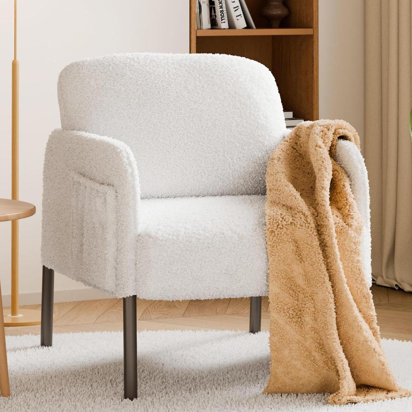 Mondeer Sessel, Einzel Loungesofa mit Seitentasche mit Metallbeinen Gemütlicher Kunstlammfell Stoff Modern, für Wohnzimmer Schlafzimmer Arbeitszimmer, 63 x 75 x 75 cm, Weiß