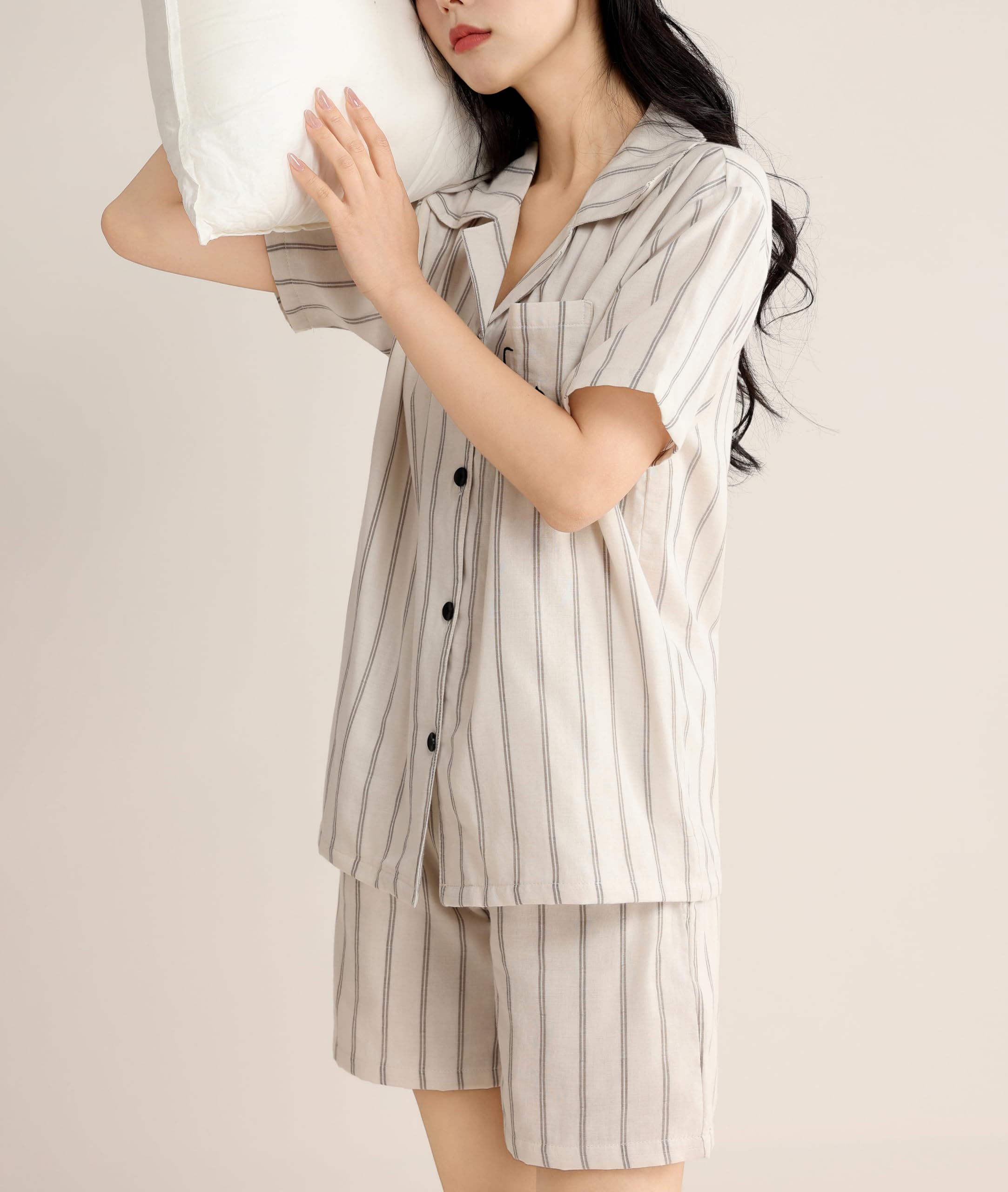 Ensemble Pyjama Femme Coton Rayé Court | Short rayé, boutonnage devant, haut col, poche poitrine, bordure contrastée. Loungewear d'été respirant