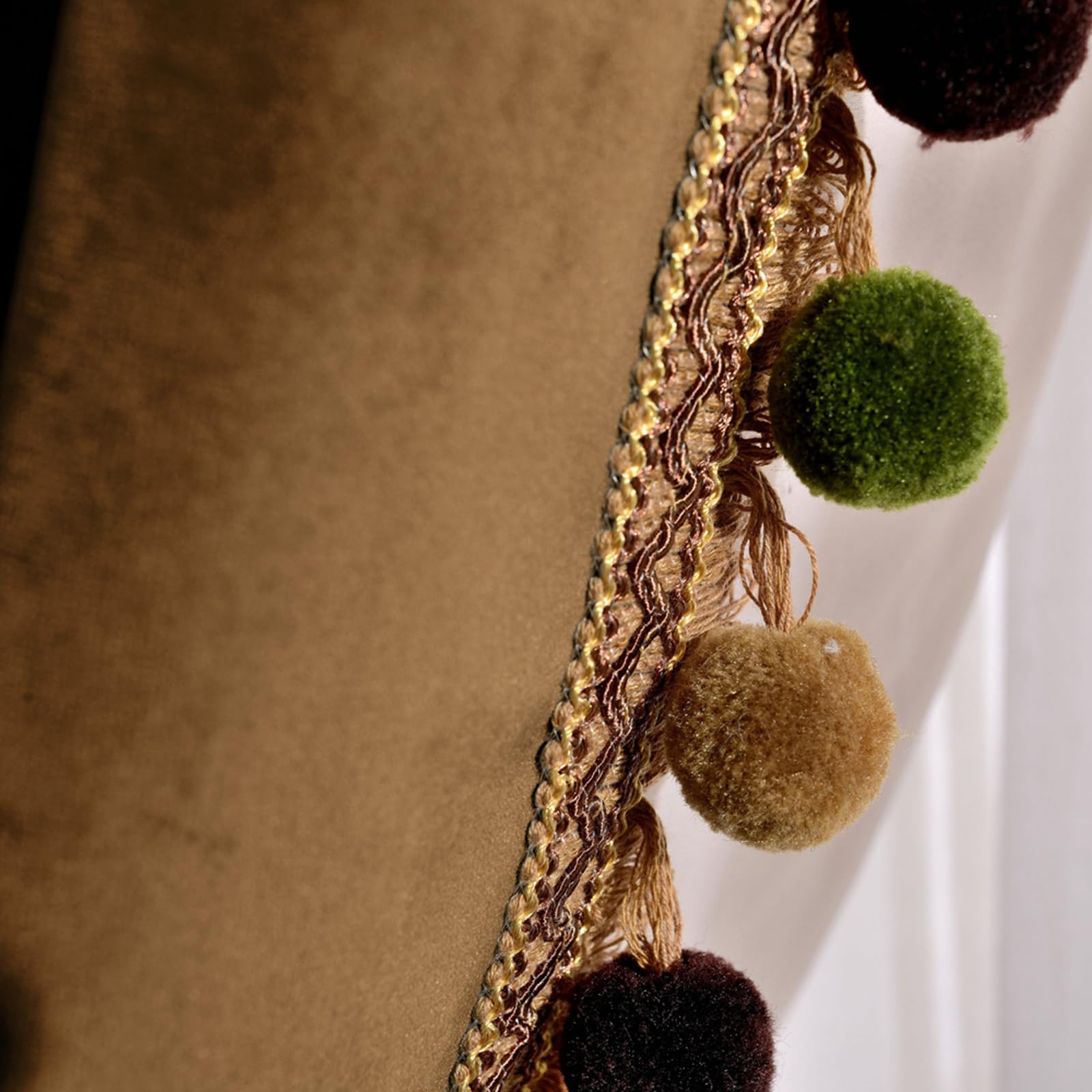 Melodieux Pom Poms Samt-Verdunkelungsvorhänge für Wohnzimmer, Schlafzimmer, Vintage-Stil, luxuriös, energiesparend, Stangentasche, wärmeisoliert, gefütterte Vorhänge, 132 x 244 cm (B x L), Goldbraun
