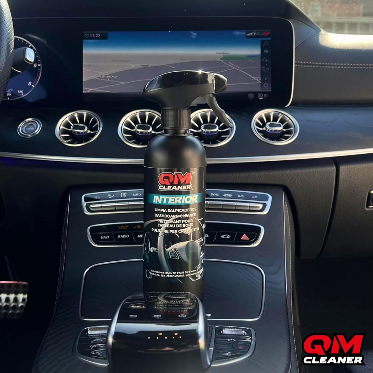 QM Cleaner Kit per la pulizia degli interni del veicolo Pulisce cruscotto, plastica, vetro e schermo per auto Include detergente per cruscotto 500ml, detergente per vetri/schermo 500ml e 2 panni extra