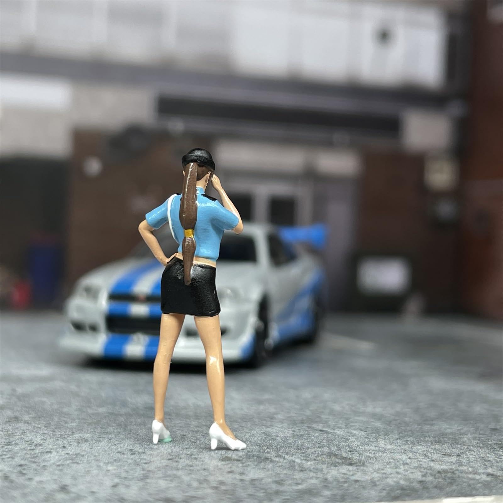 Amazon | 1：64 Scale Figure 絶妙な婦人警官モデルレジンフィギュア