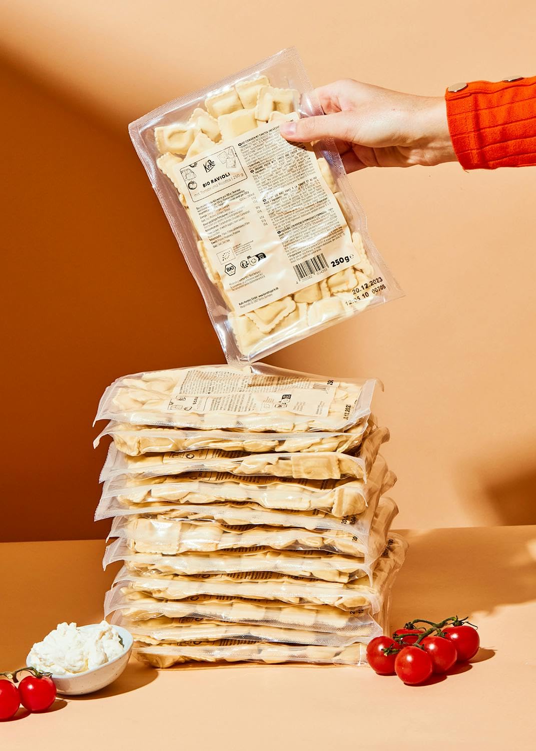 KoRo - Ravioli con pomodoro e ricotta bio 12 x 250 g - Pasta con ripieno mediterraneo - Vegetariana - Veloce da preparare - Si conserva fuori dal frigo
