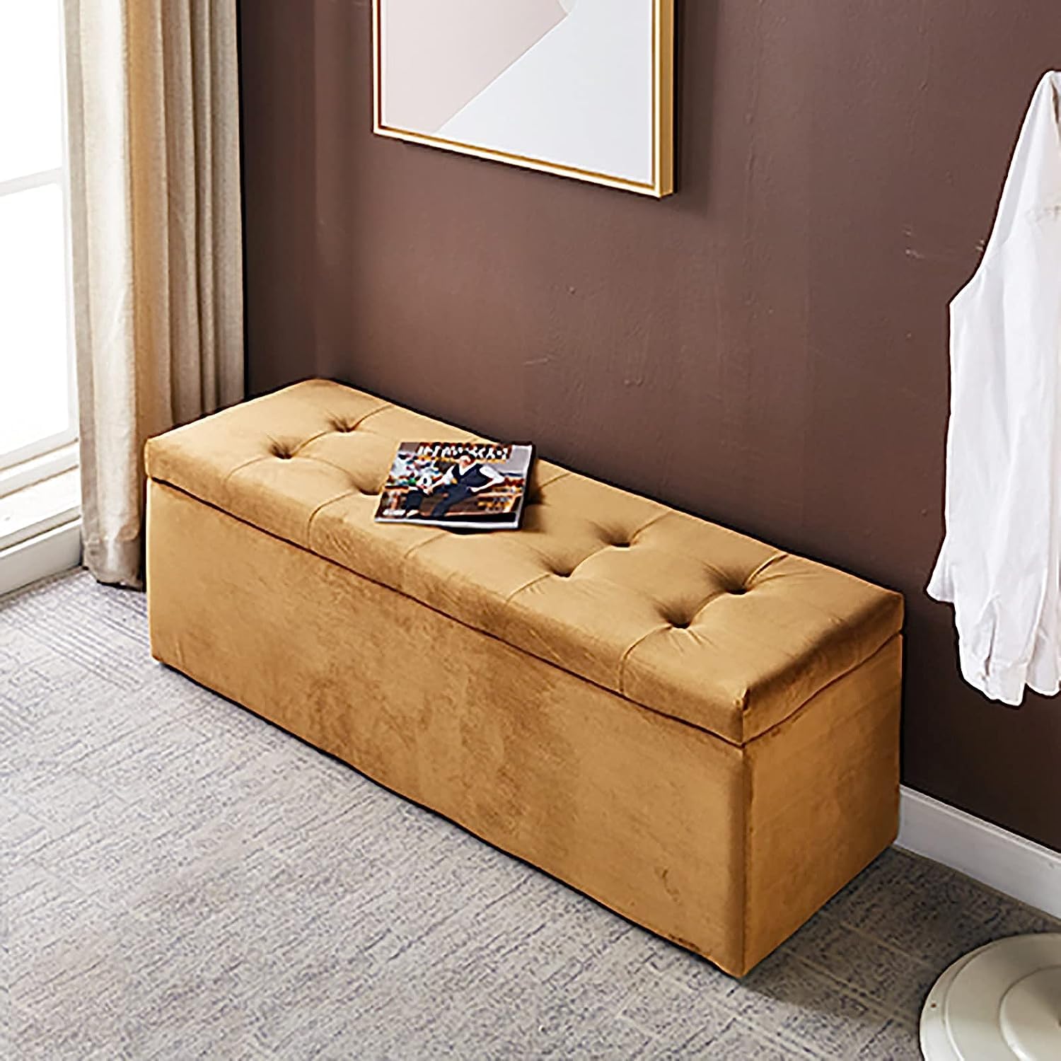 Banc de rangement moderne pour entrée accueillante et salon chaleureux