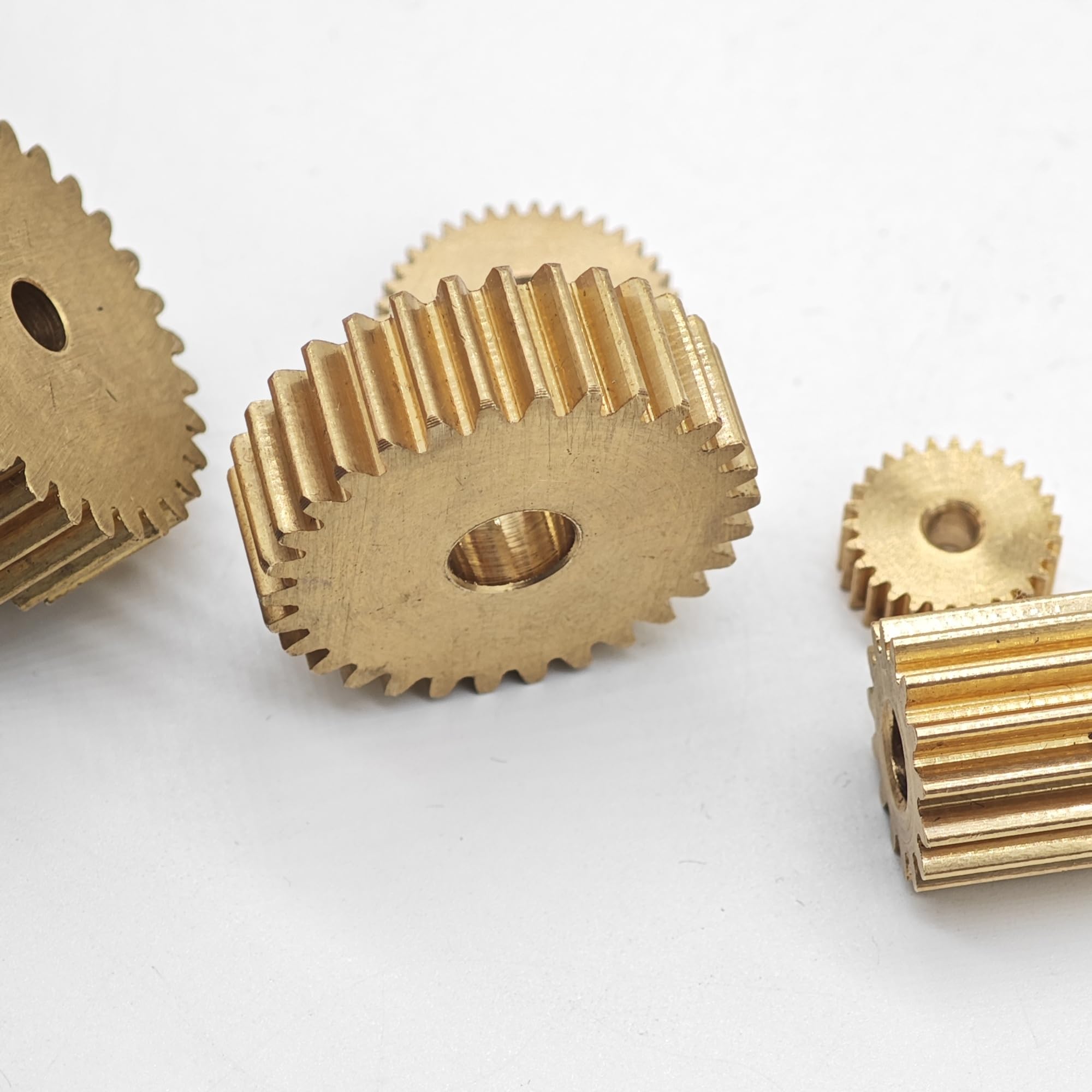 GTPBAO Ingranaggio piatto in ottone da 0,6 modulo 118 denti, spessore 5 mm, denti dritti, ingranaggio cilindrico da 0,6 M, pignone da 118 denti albero