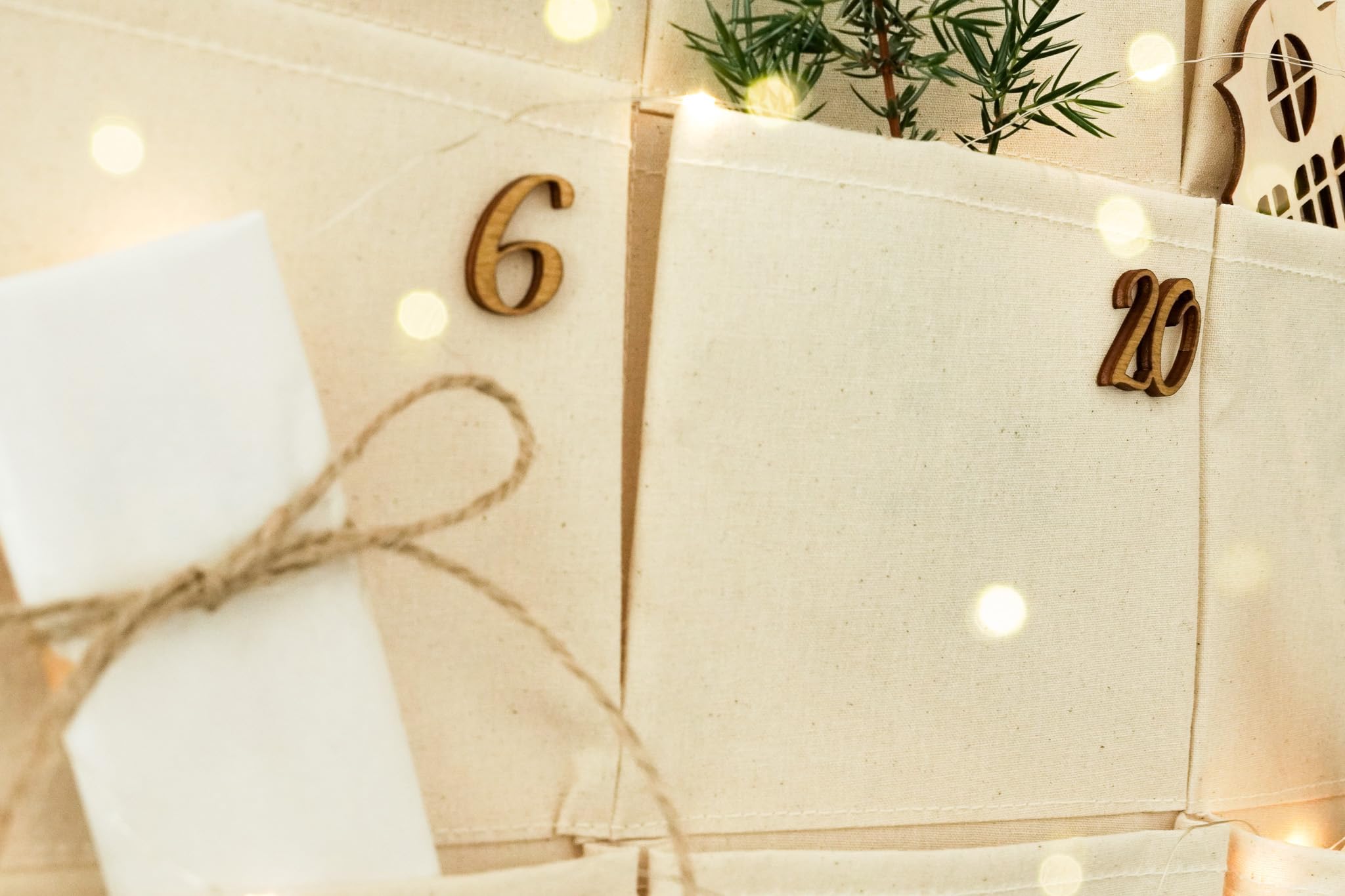 Adventskalender zum befüllen, Wandkalender aus Stoff, Personalisiert mit Name Stoffadventskalender Schriftzug aus Holz