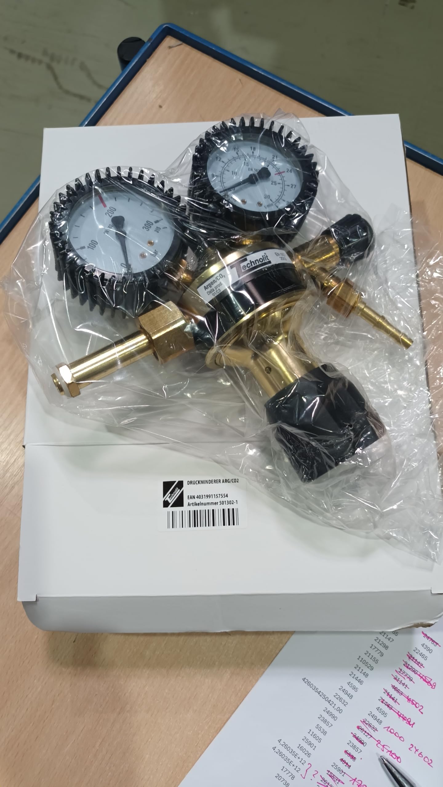 Eco Druckminderer Argon/CO2 | 200 bar Gas Druckregler | 0-32 L/min | Einstufig für MIG MAG WIG Schweißen | W 21,8 x 1/14" Flaschenanschluss | Inkl. Manometer, Absperrventil & G 1/4" Schlauch