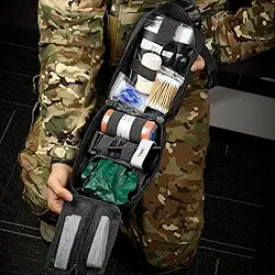Kit de Sobrevivência e Emergência 28 em 1, Bolsa Tática Militar 2,7L, com Kit Primeiros Socorros, Ferramentas, Manta Lanterna Colher Apito Pederneira Canivete Mosquetão Bússola Pá Bandagens Torniquete