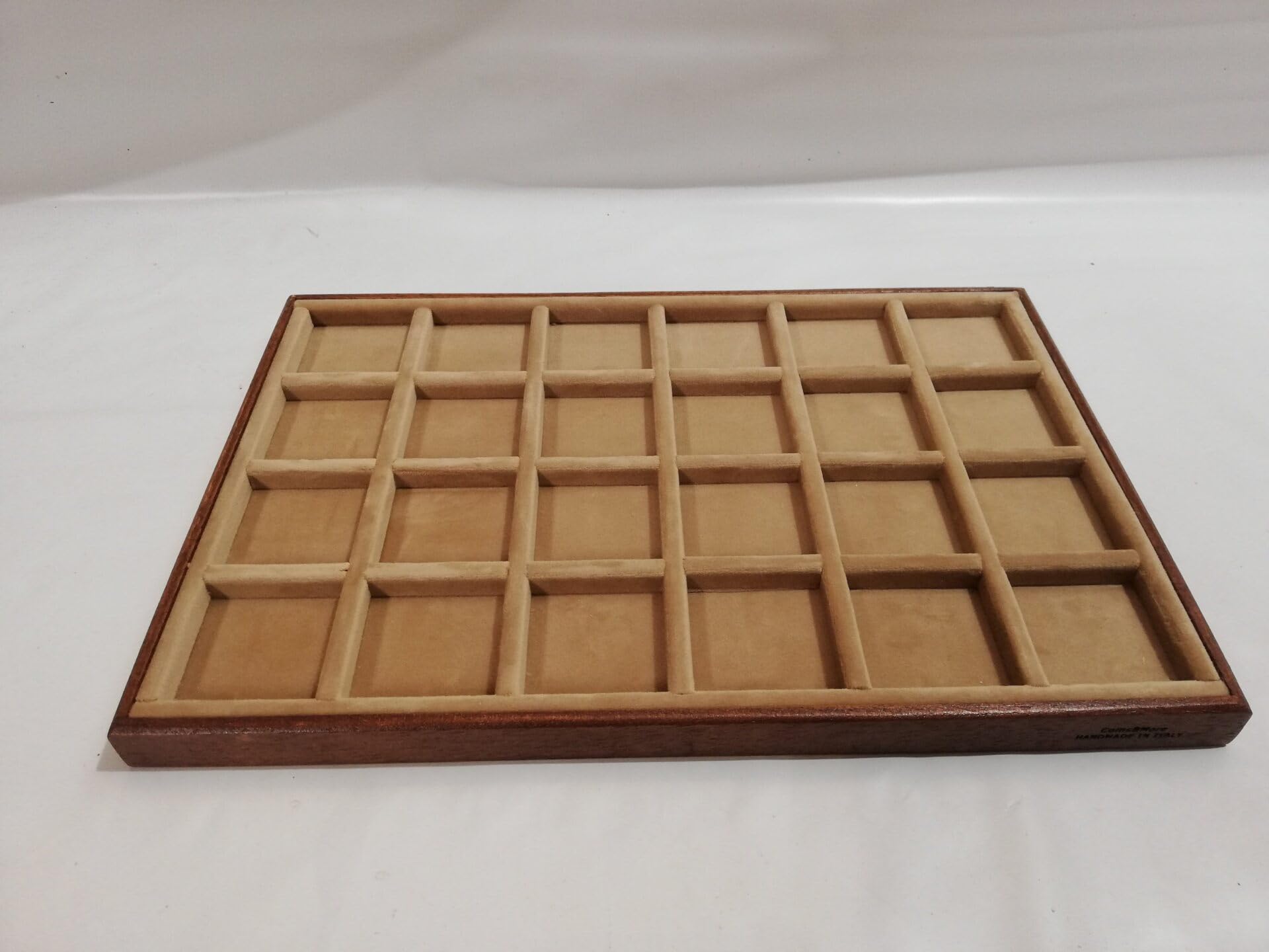 Plateau numismatique en Bois et Velours pour pièces et médailles, présentoir de Collection Artisanal Fait Main, Fond Satin, 23x34,5 cm