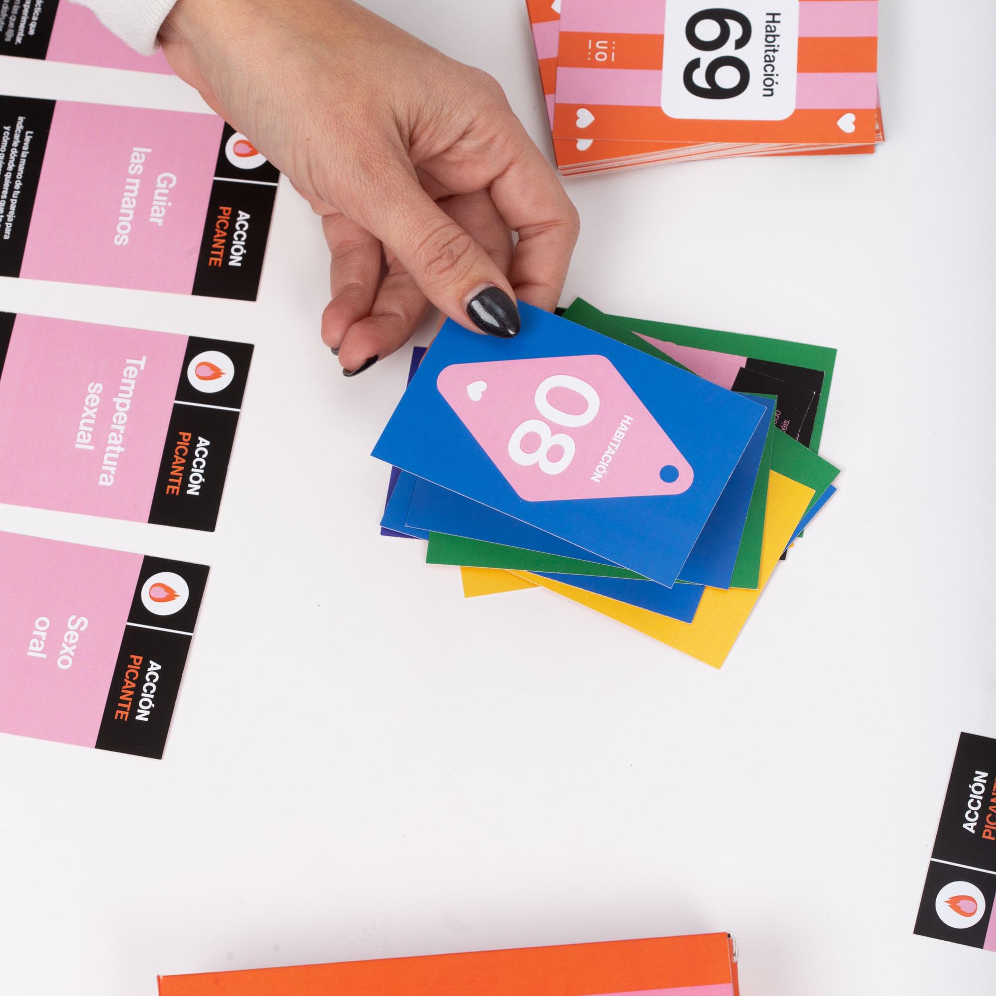 UO Juego de Cartas Habitación 69. Juego Cartas Erótico para Parejas. Divertido y Picante con 40 Retos. Regalo Ideal para Explorar y Disfrutar en la Intimidad