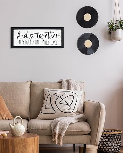 Miniatura 4 de Letrero decorativo de pared con texto en inglés "And So Together They Built a Life They Loved" decoración rústica de pared de granja sobre la cama