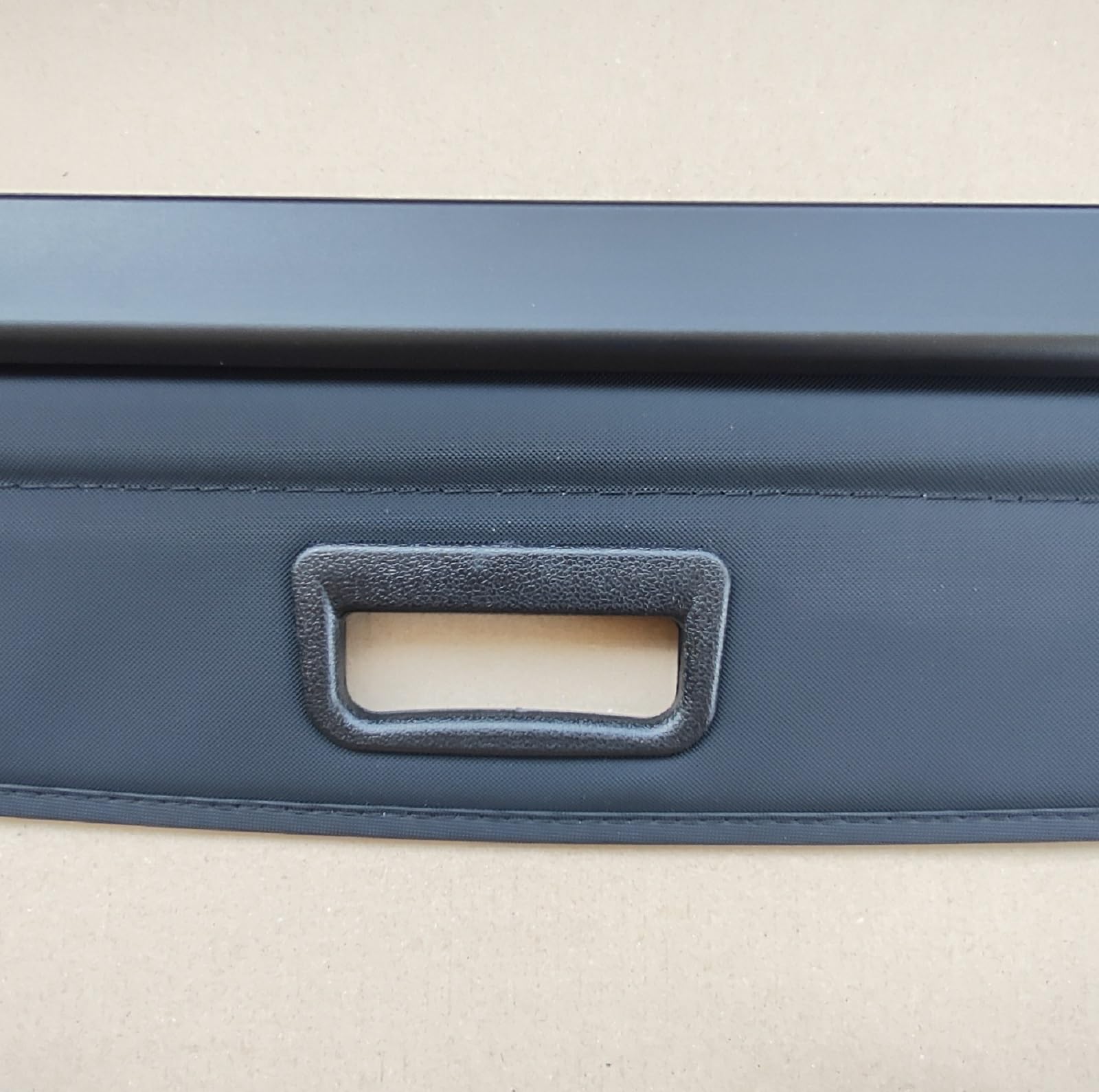 GEPCO Laderaumabdeckung Rollo kompatibel mit Ford Kuga Mk3 / Escape Mk4 ab 2019 | Kofferraumabdeckung Hutablage Gepäckraumabdeckung | Kofferraumrollo Sichtschutz Schwarz | OEM [BRAK OEM]