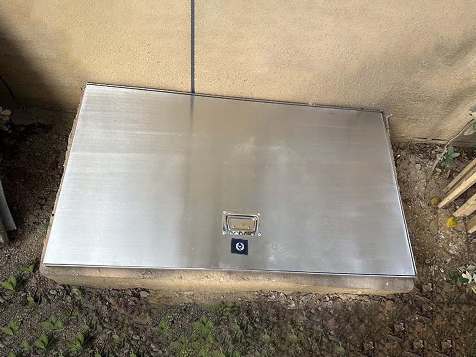 Puerta de acceso personalizable de 81,3 x 94 cm con cerradura y asa, cubierta de alcantarilla empotrada para patio, jardín y sótano, cubierta de pozo de salida y segura