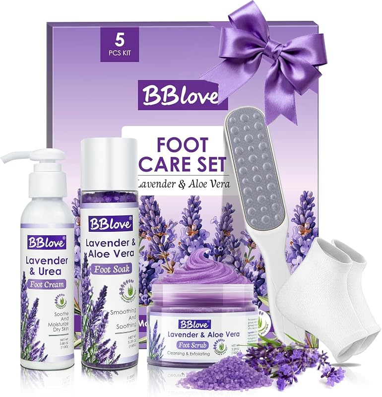 Juego de remojo de pies de lavanda – Kit de spa para pies para mujeres, kit de pedicura en casa con sal, exfoliante, lima para pies y medias de gel hidratantes – Set de regalo de spa para pies secos y agrietados | Sal para remojo de pies, exfoliante, crema para pies con urea, lima para pies y medias de gel hidratante, regalo de cuidado personal para mamá, esposa y ella